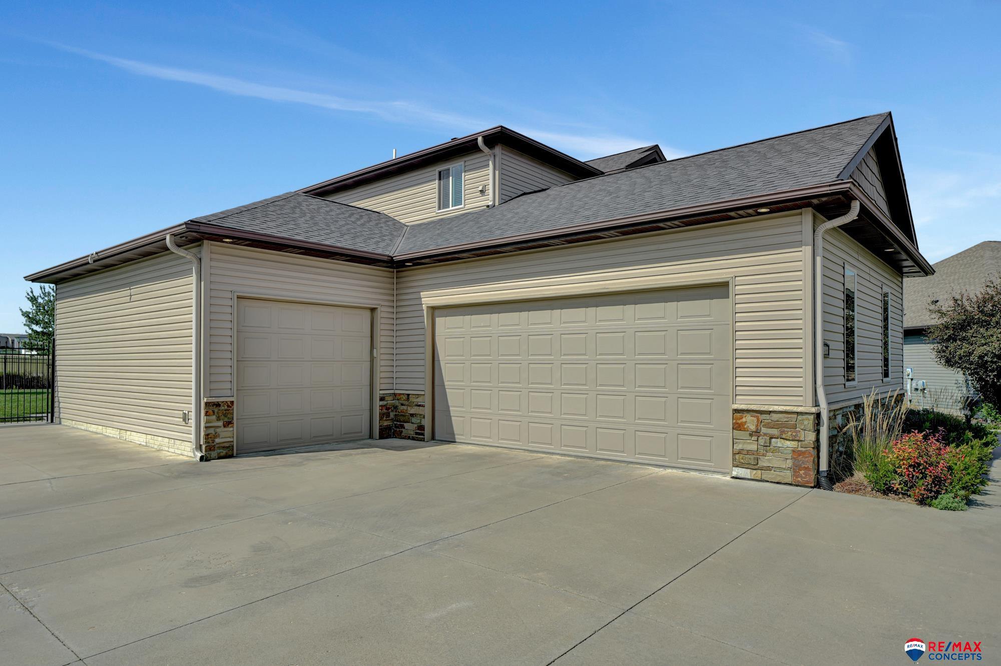 9900 Crystal Water Circle