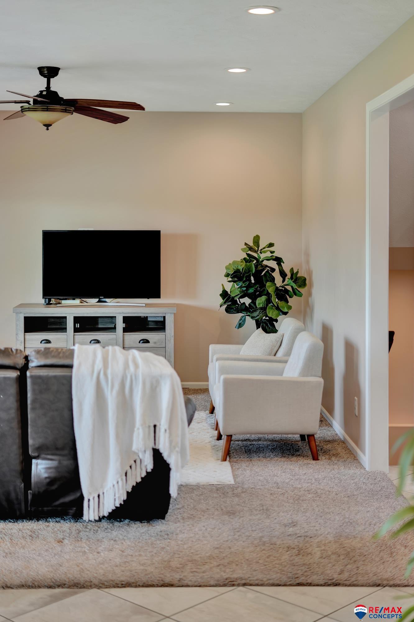 9900 Crystal Water Circle