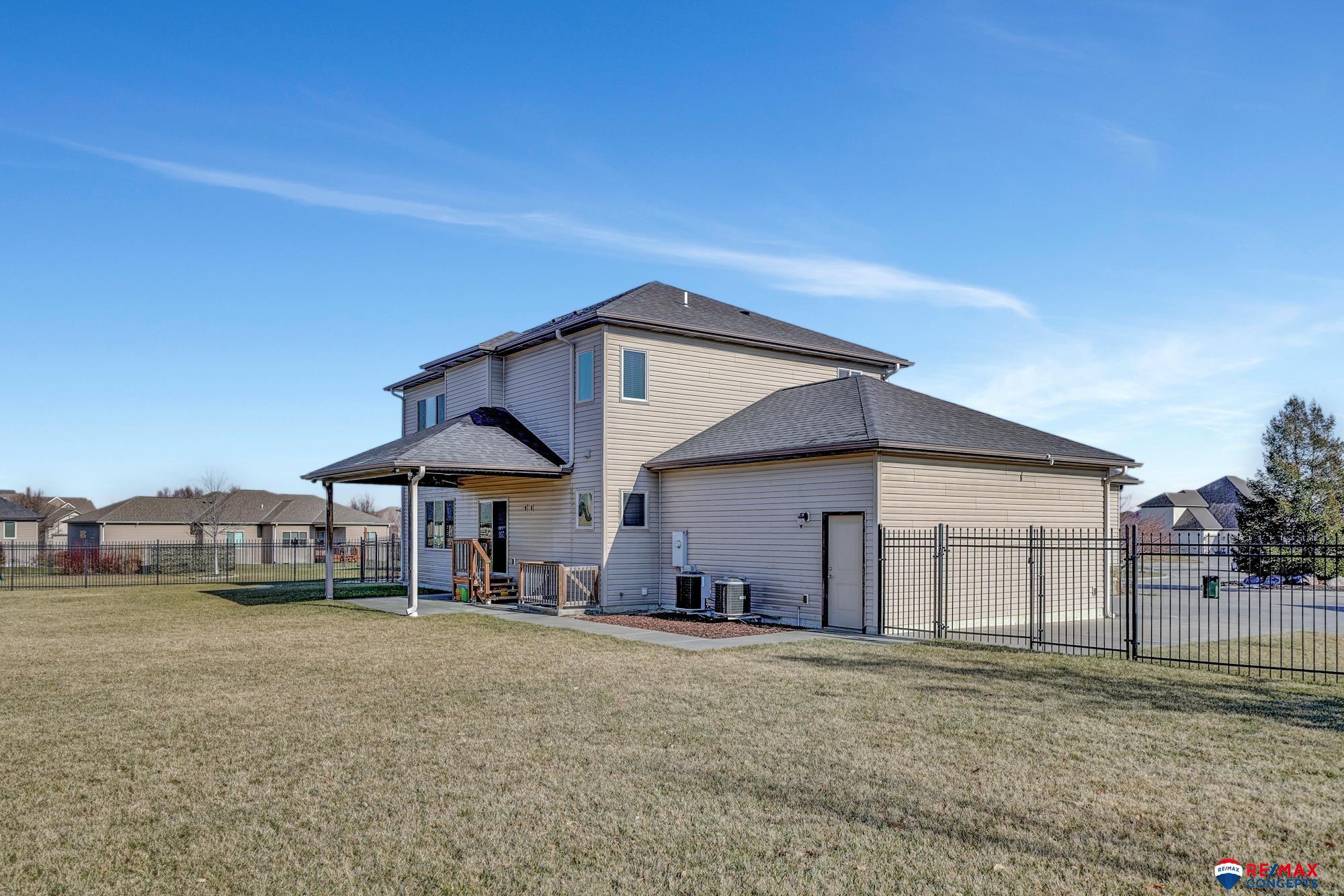 9900 Crystal Water Circle