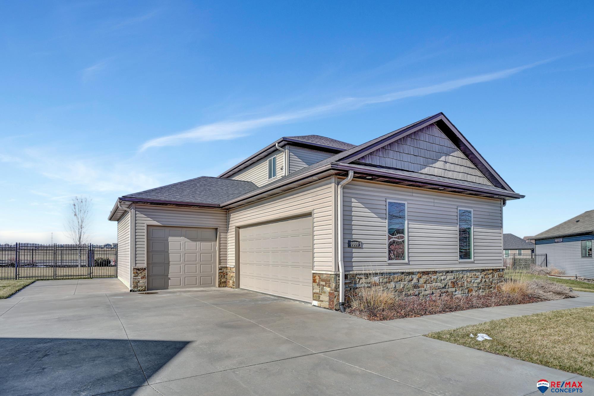 9900 Crystal Water Circle