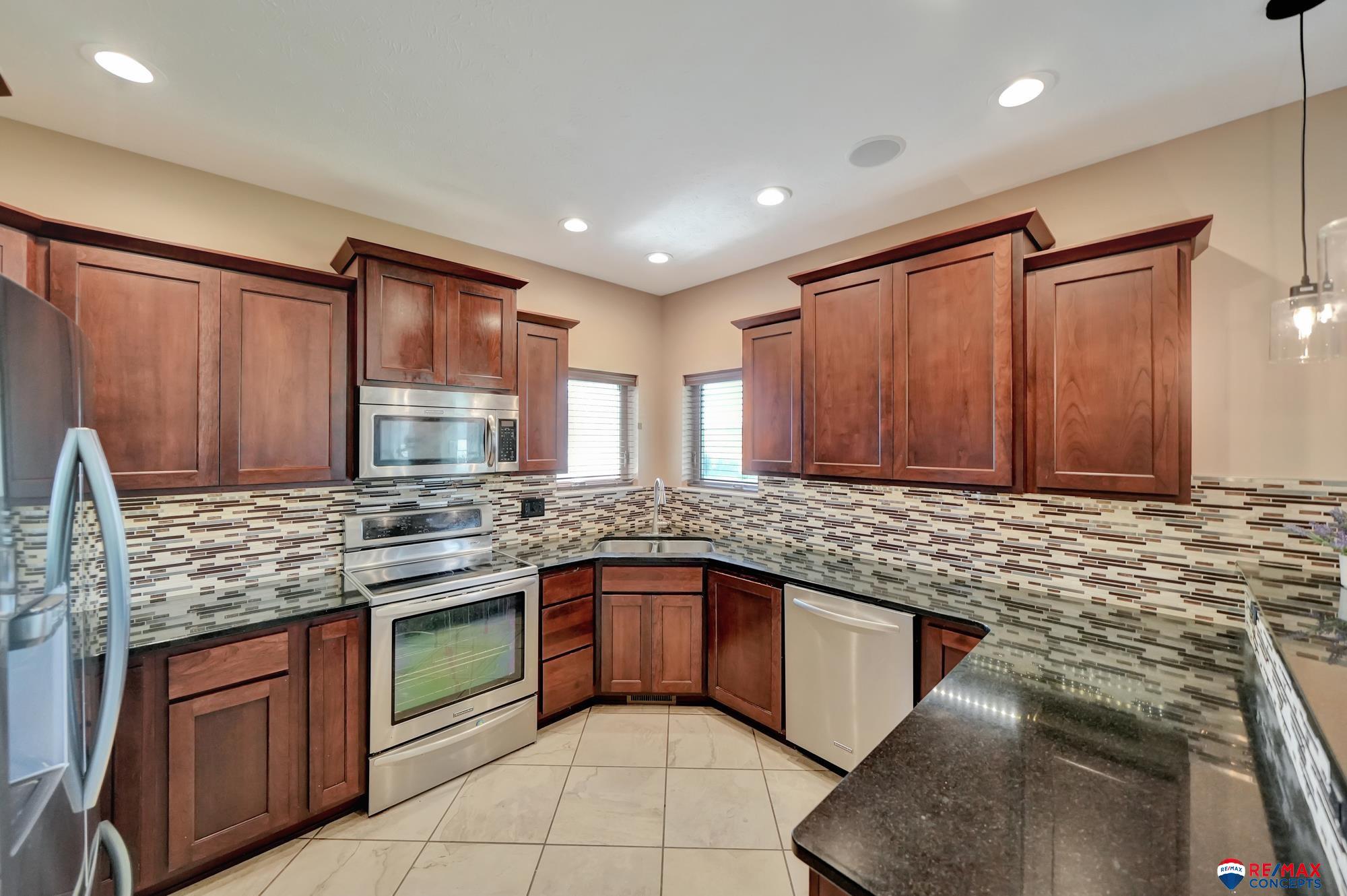 9900 Crystal Water Circle