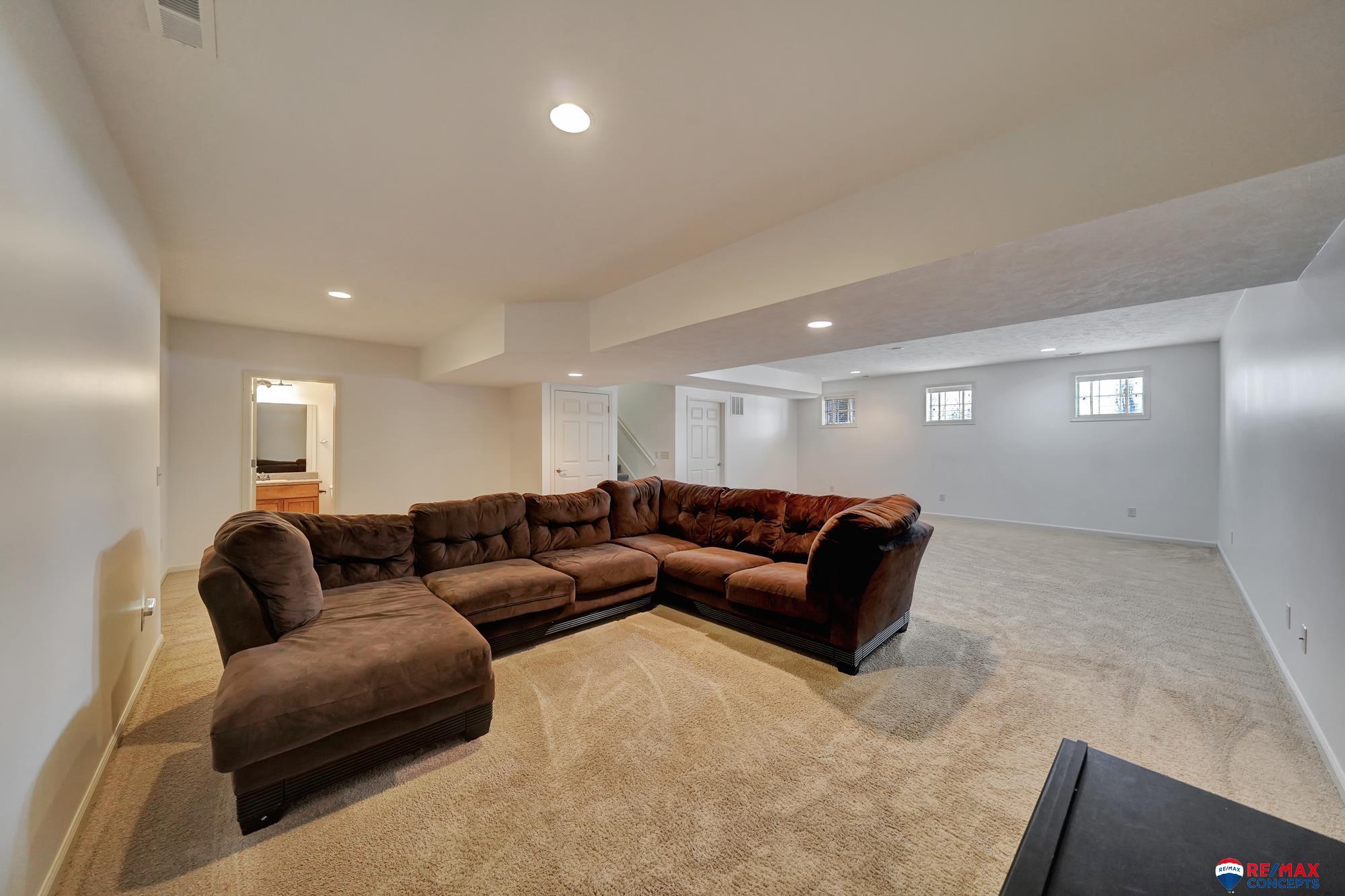 6811 Stonebrook Parkway