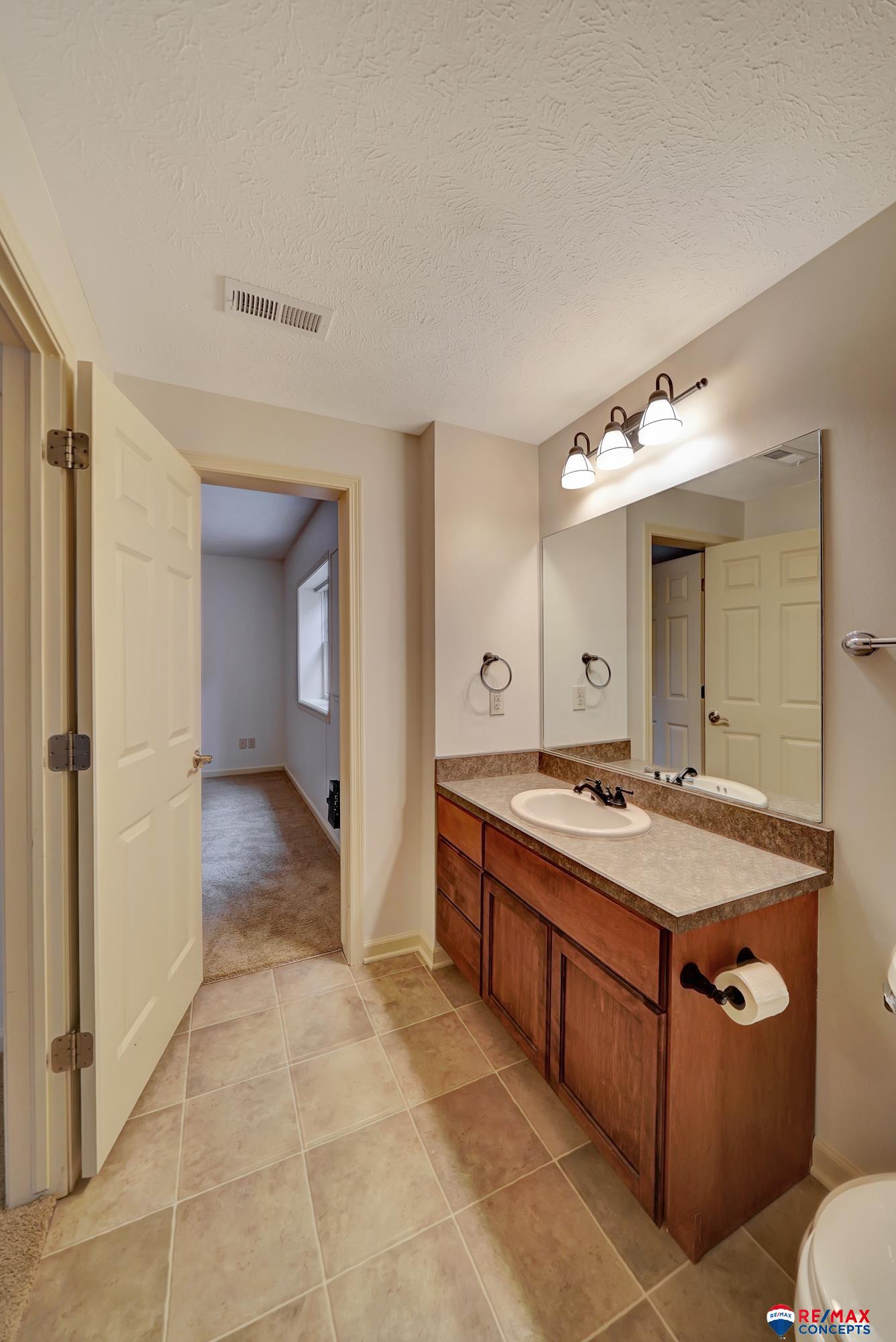 6811 Stonebrook Parkway