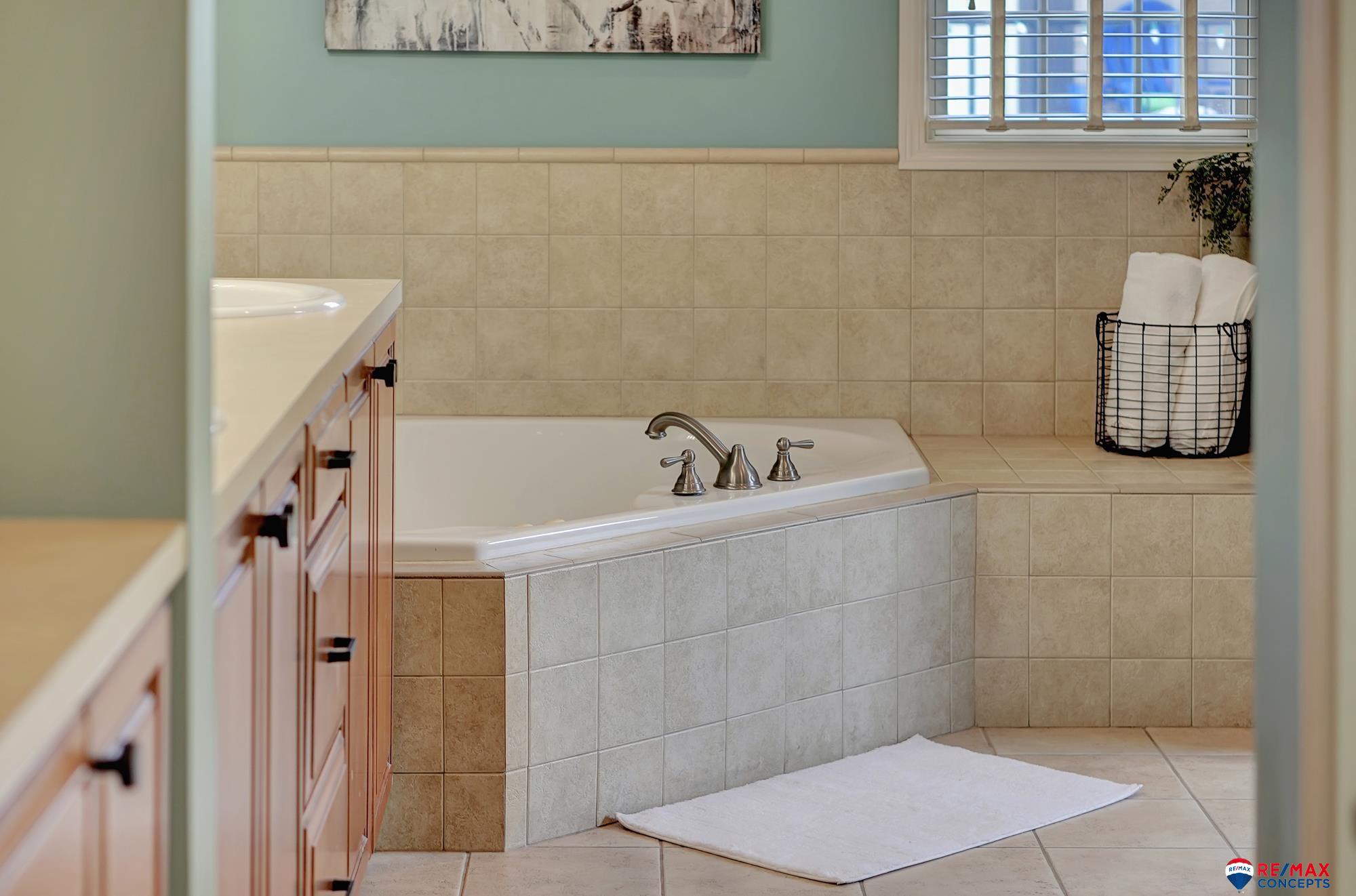 6811 Stonebrook Parkway