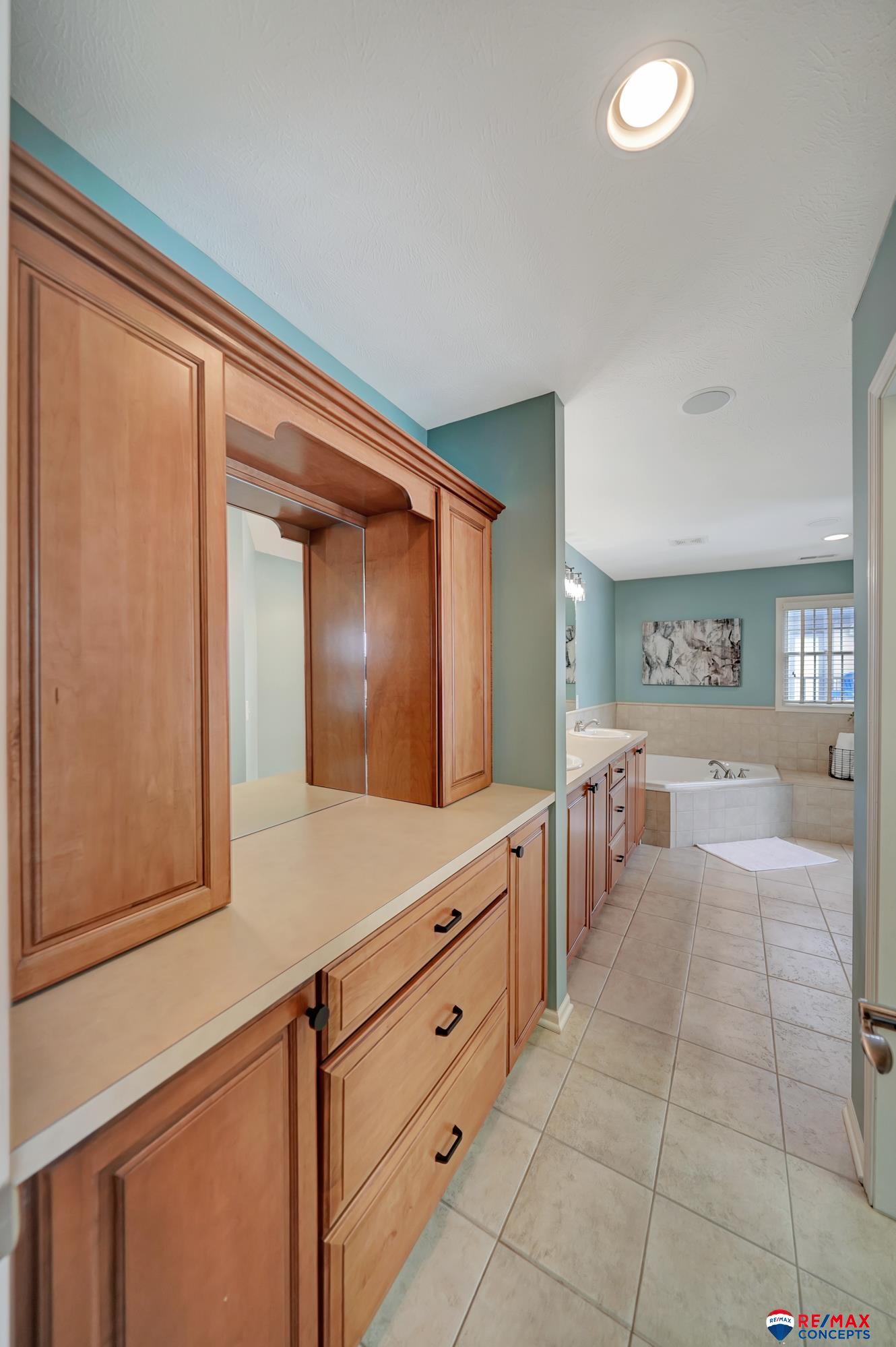 6811 Stonebrook Parkway