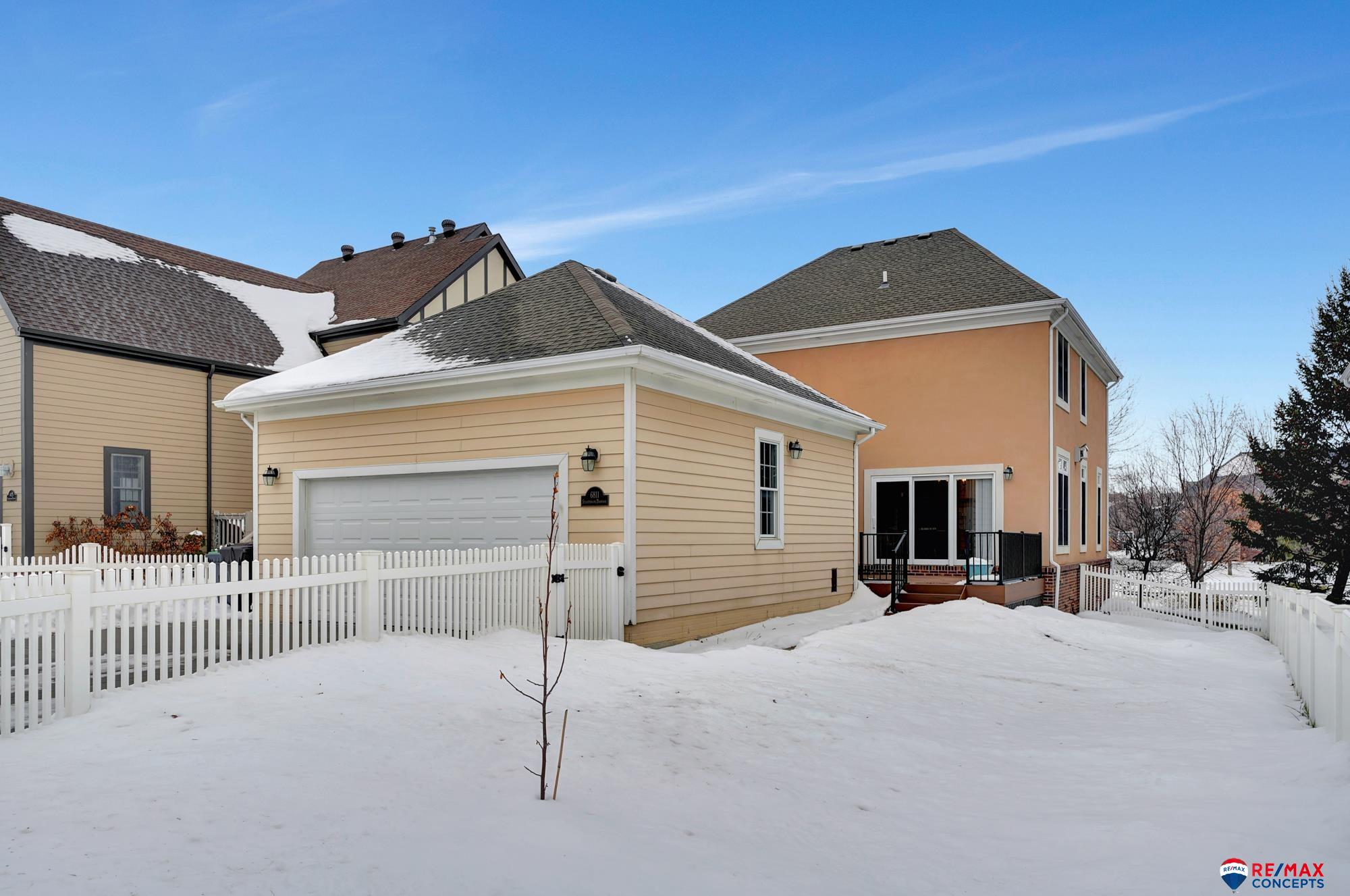 6811 Stonebrook Parkway