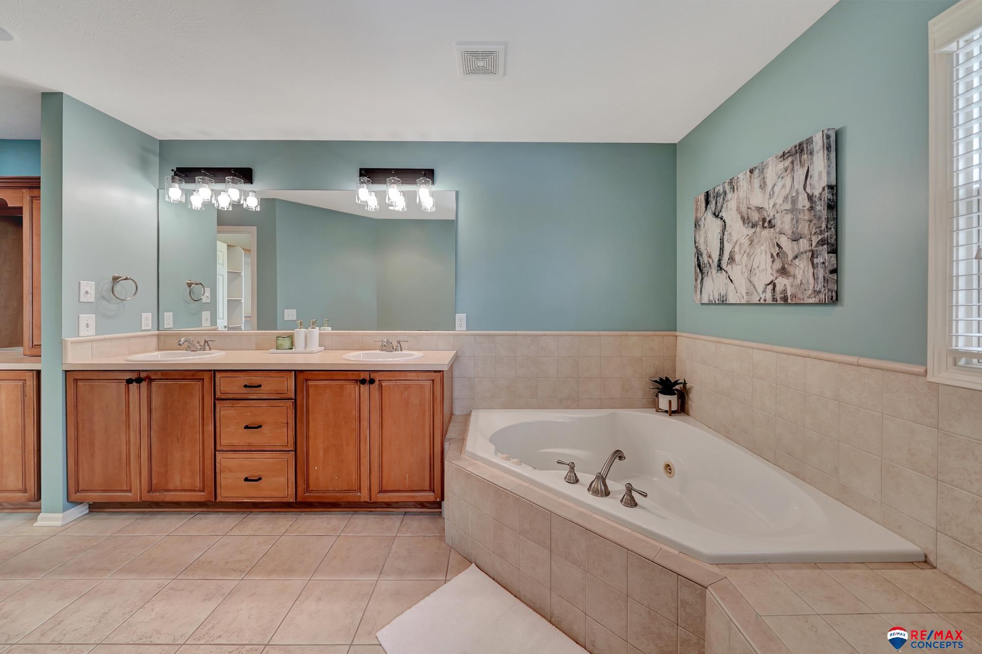 6811 Stonebrook Parkway