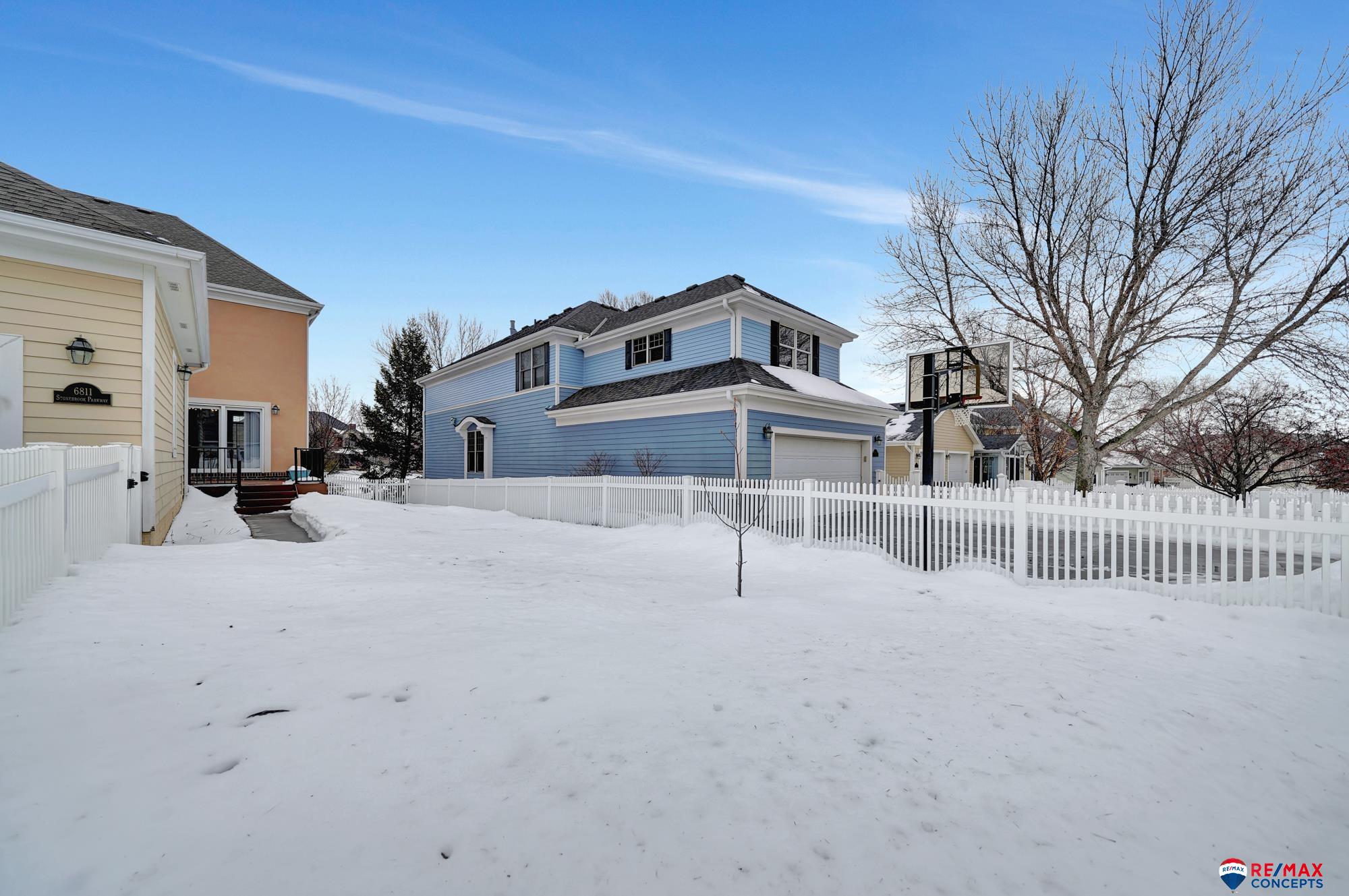 6811 Stonebrook Parkway