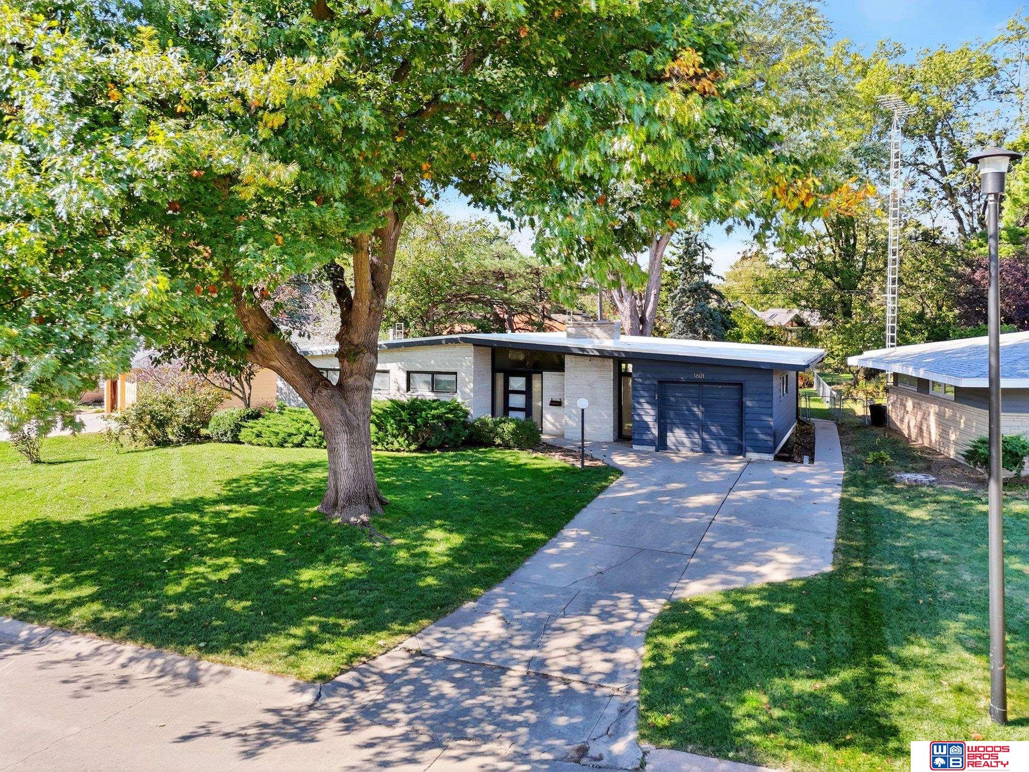 1601 Ridgeway Road, Lincoln