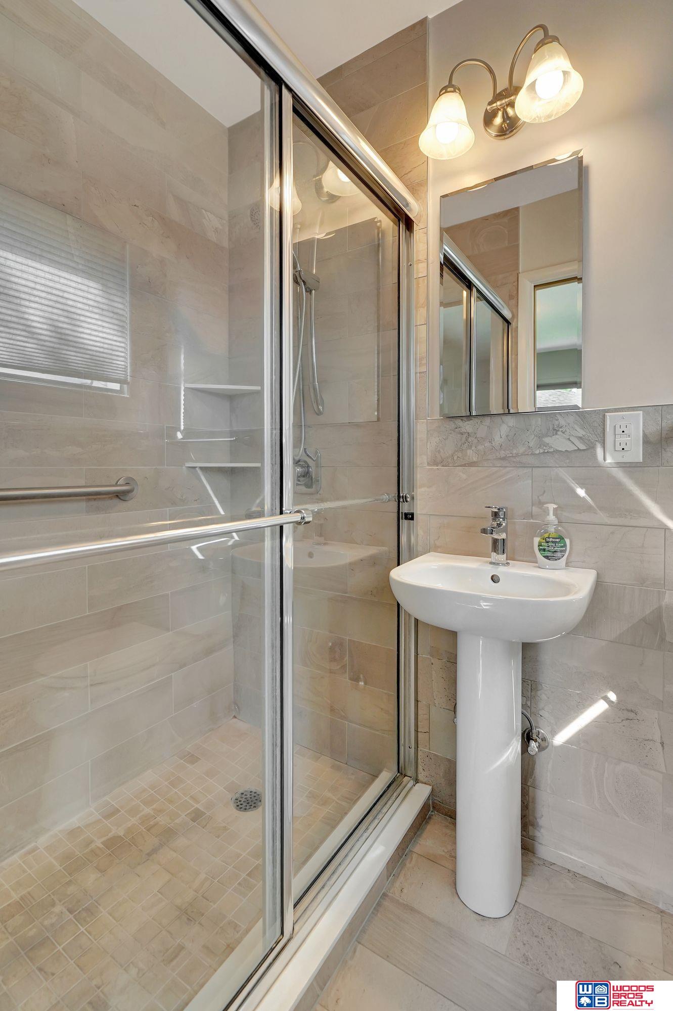 1601 Ridgeway Road, Lincoln