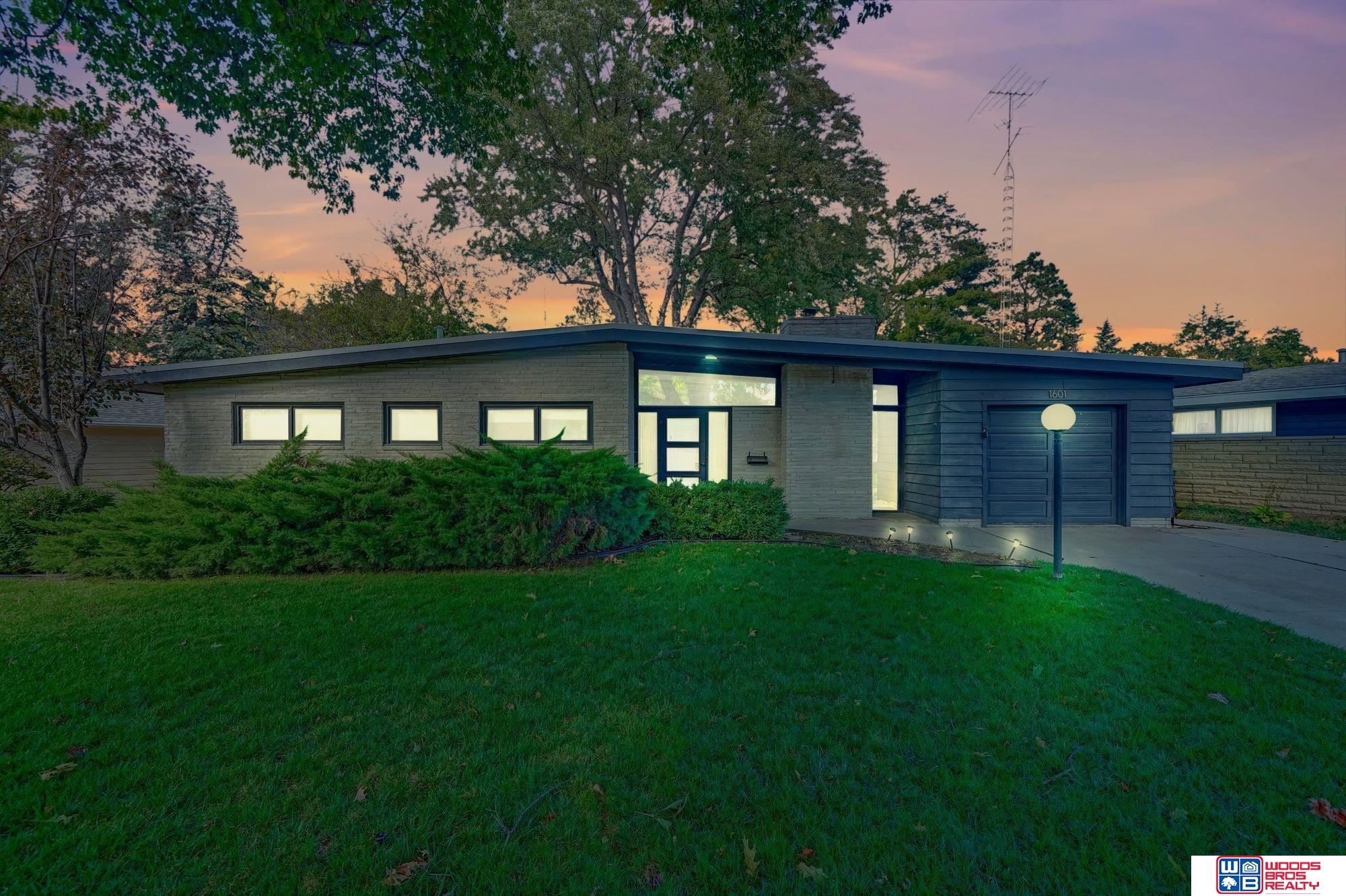 1601 Ridgeway Road, Lincoln