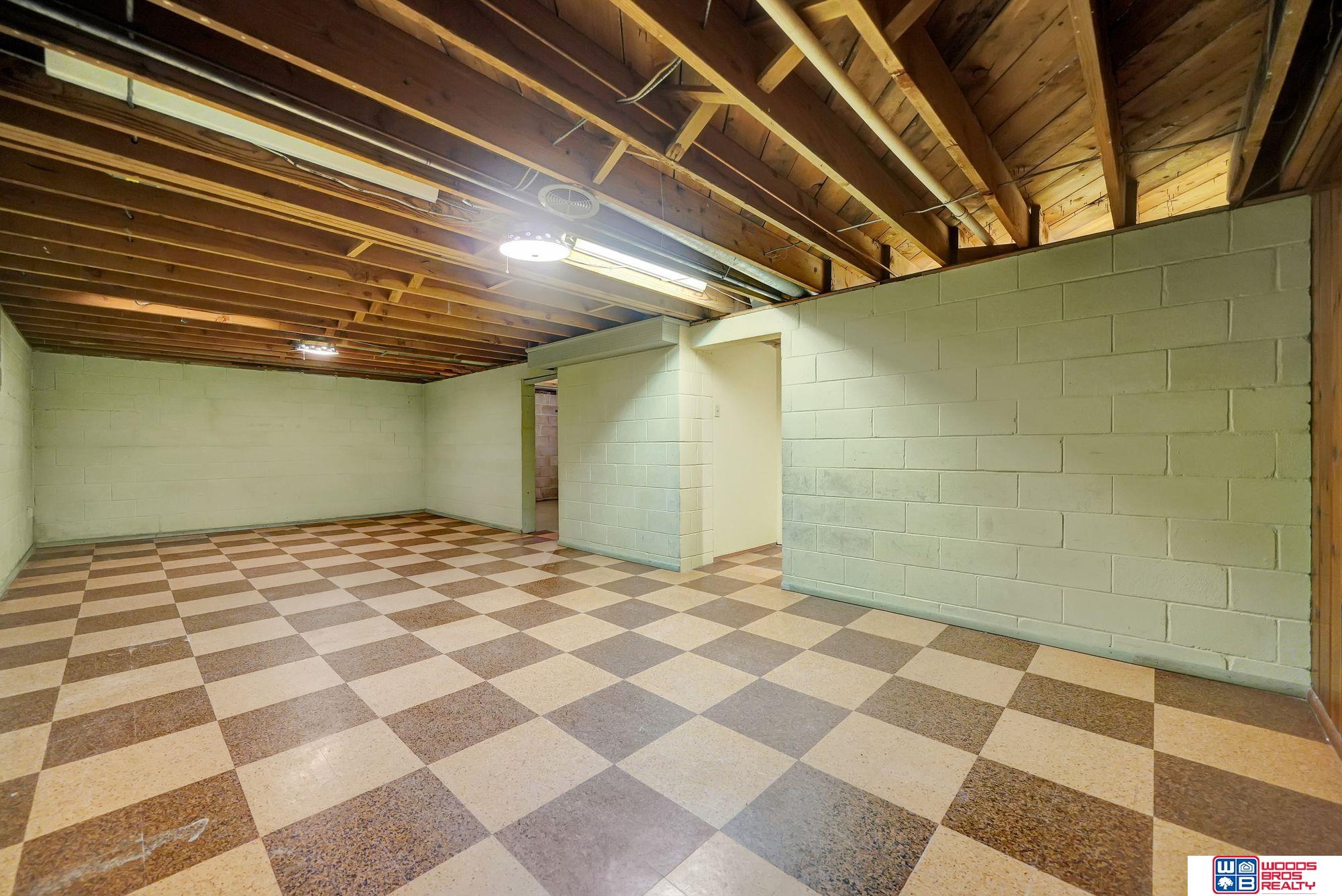 1601 Ridgeway Road, Lincoln