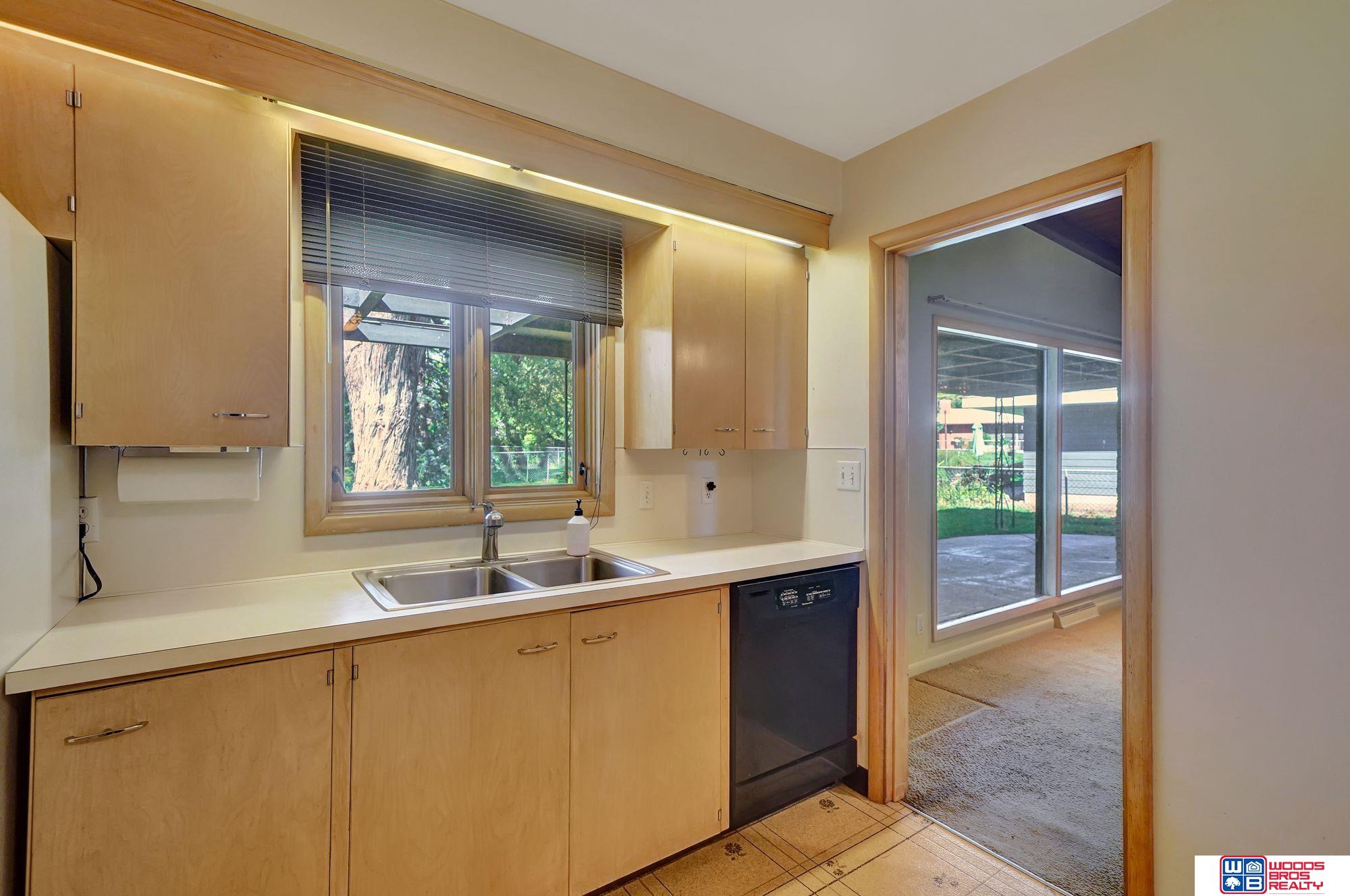 1601 Ridgeway Road, Lincoln