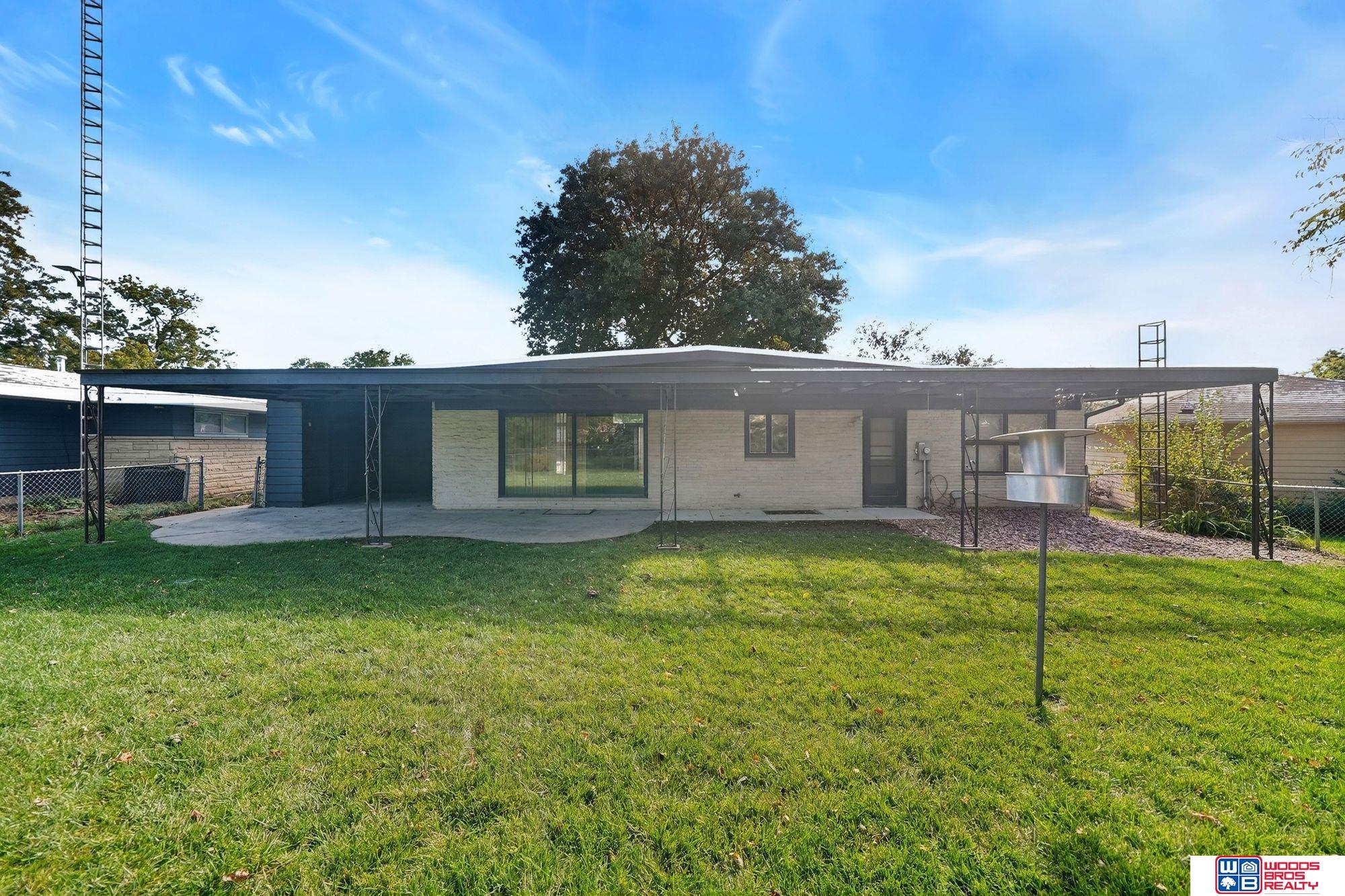 1601 Ridgeway Road, Lincoln