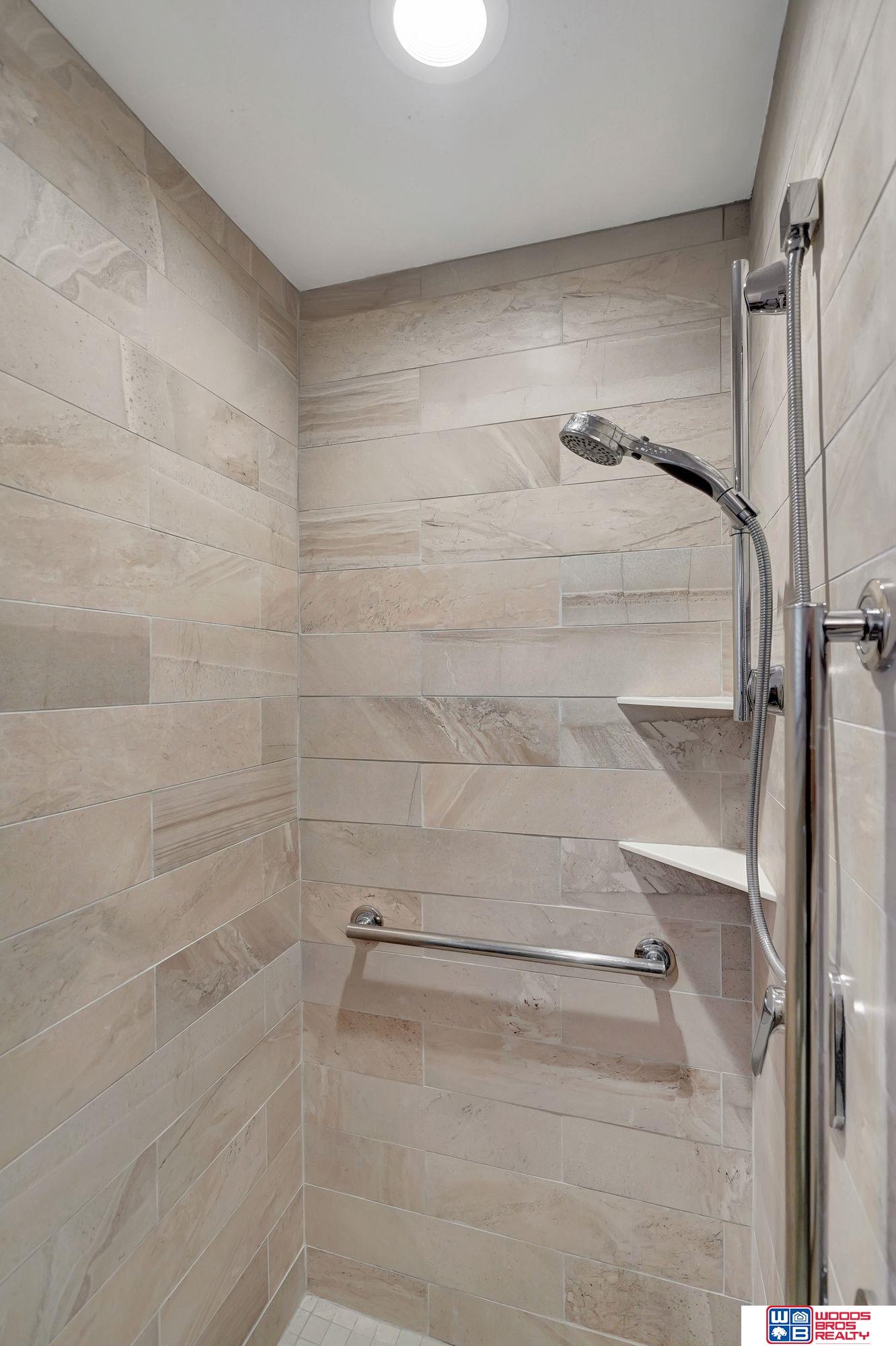 1601 Ridgeway Road, Lincoln