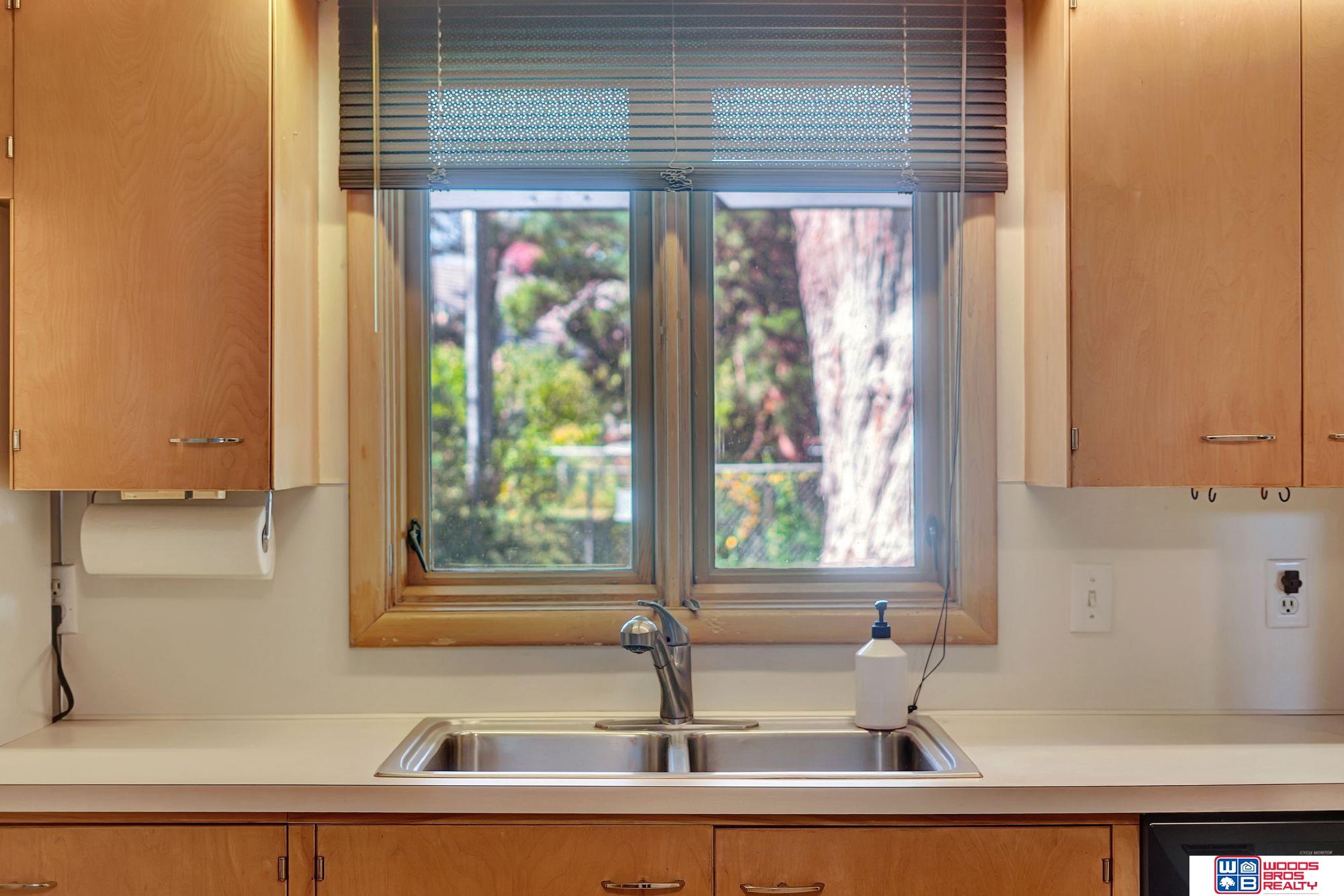 1601 Ridgeway Road, Lincoln