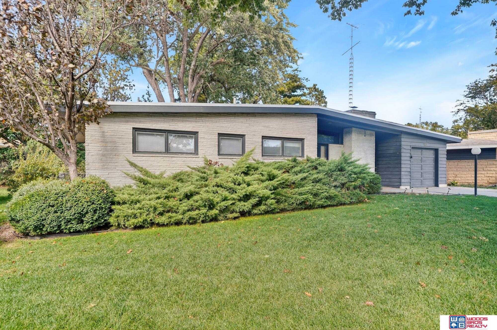 1601 Ridgeway Road, Lincoln