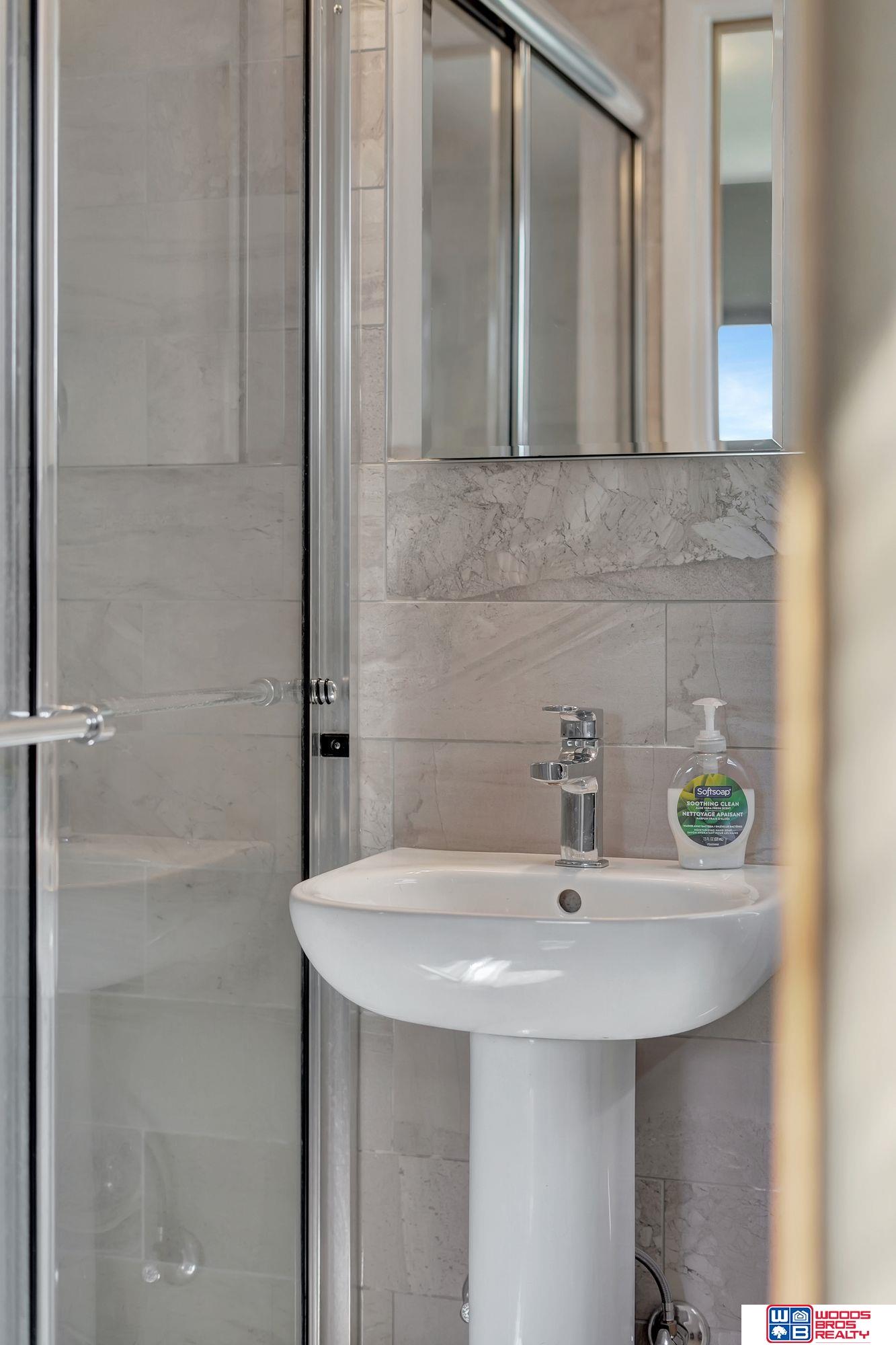 1601 Ridgeway Road, Lincoln