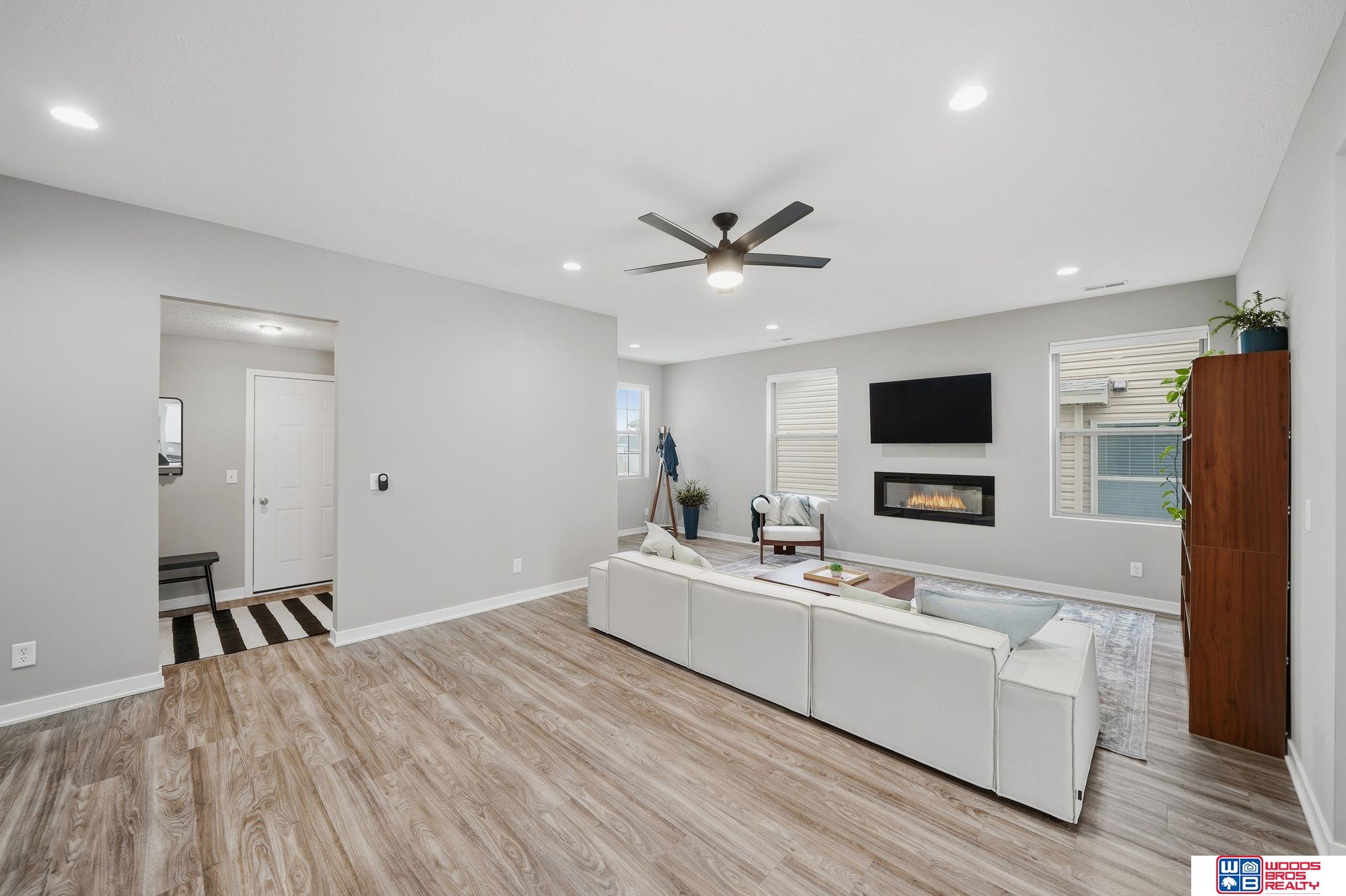 5018 W Hillsboro Drive