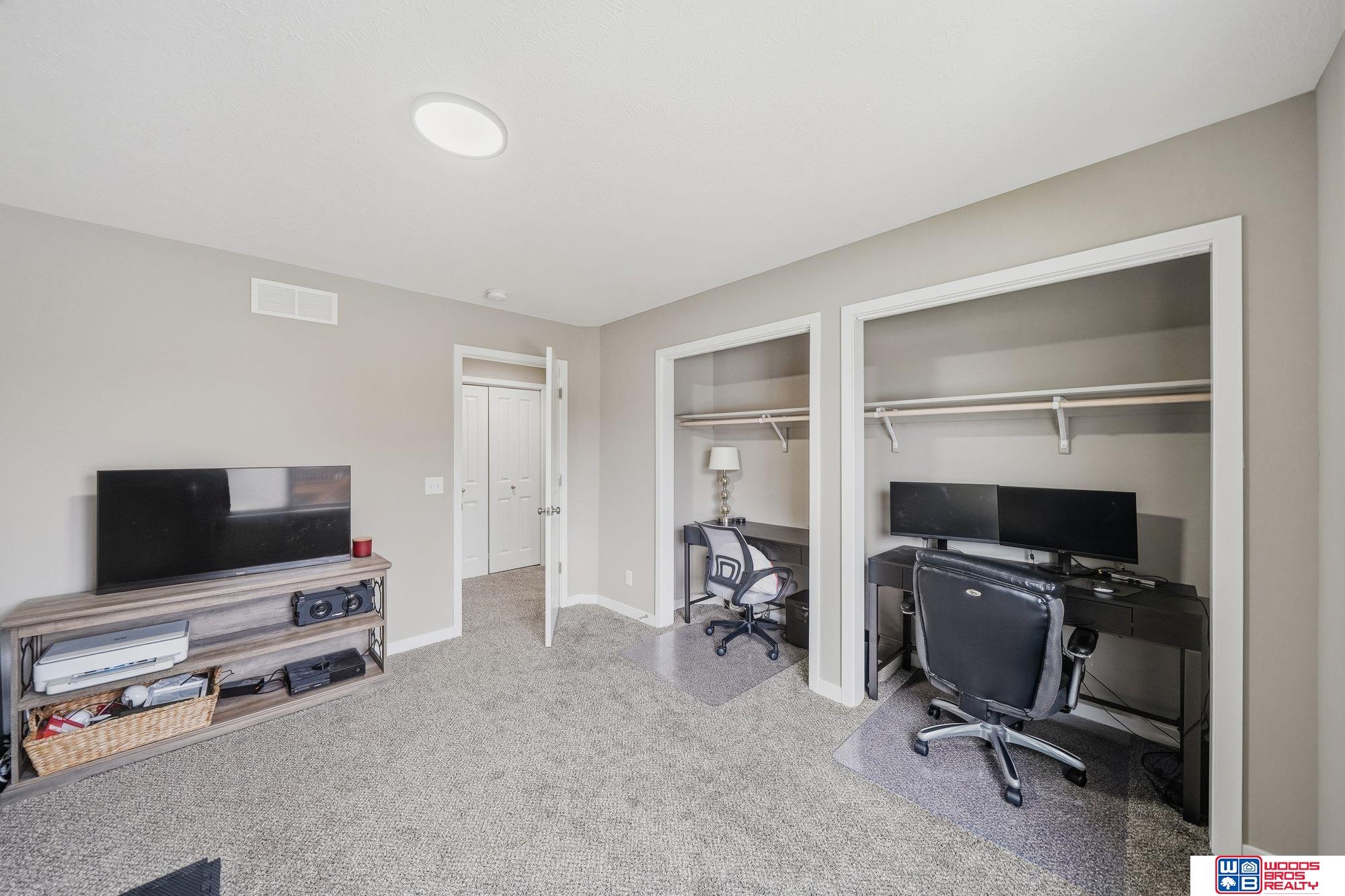 5018 W Hillsboro Drive