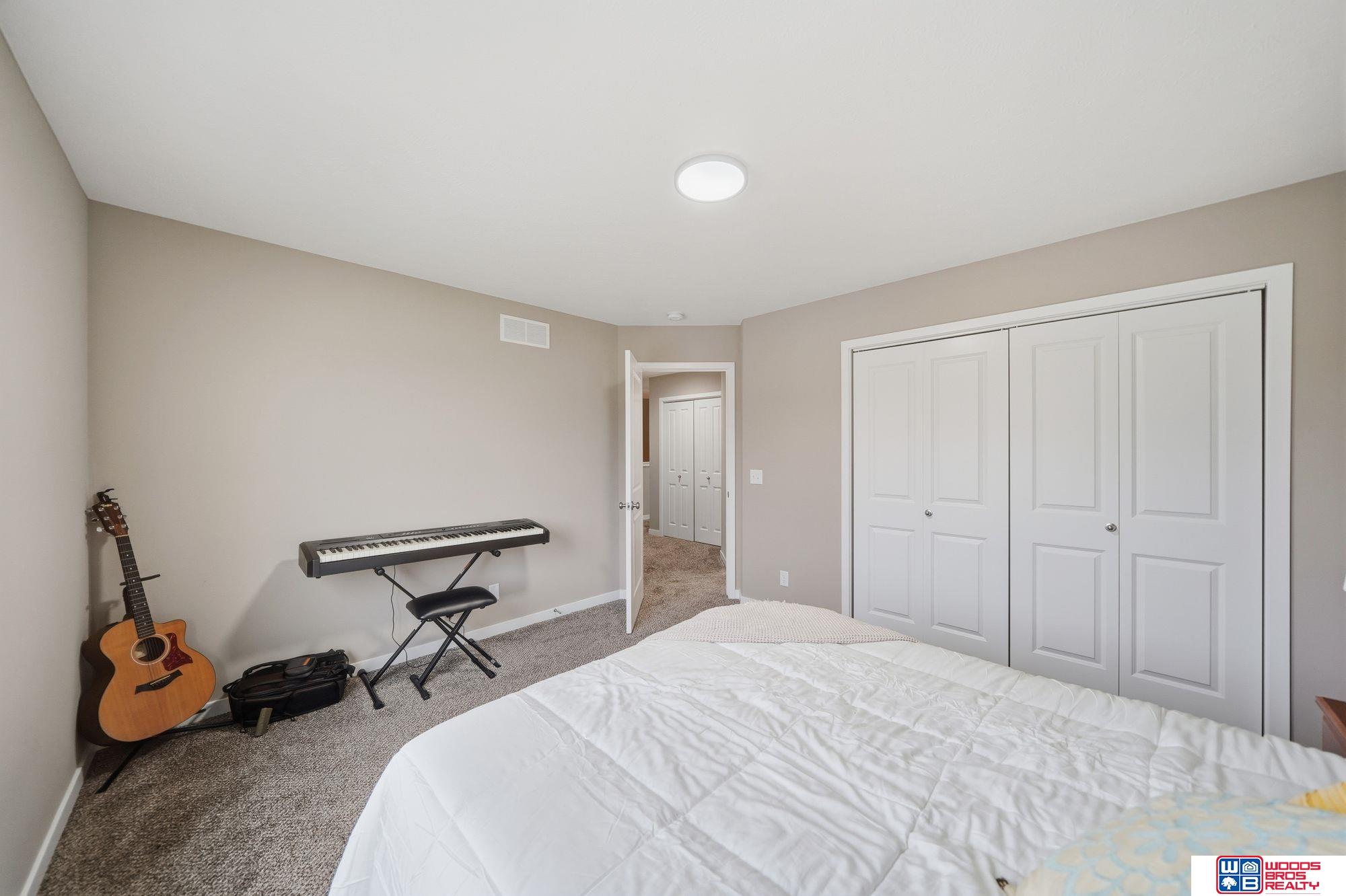 5018 W Hillsboro Drive