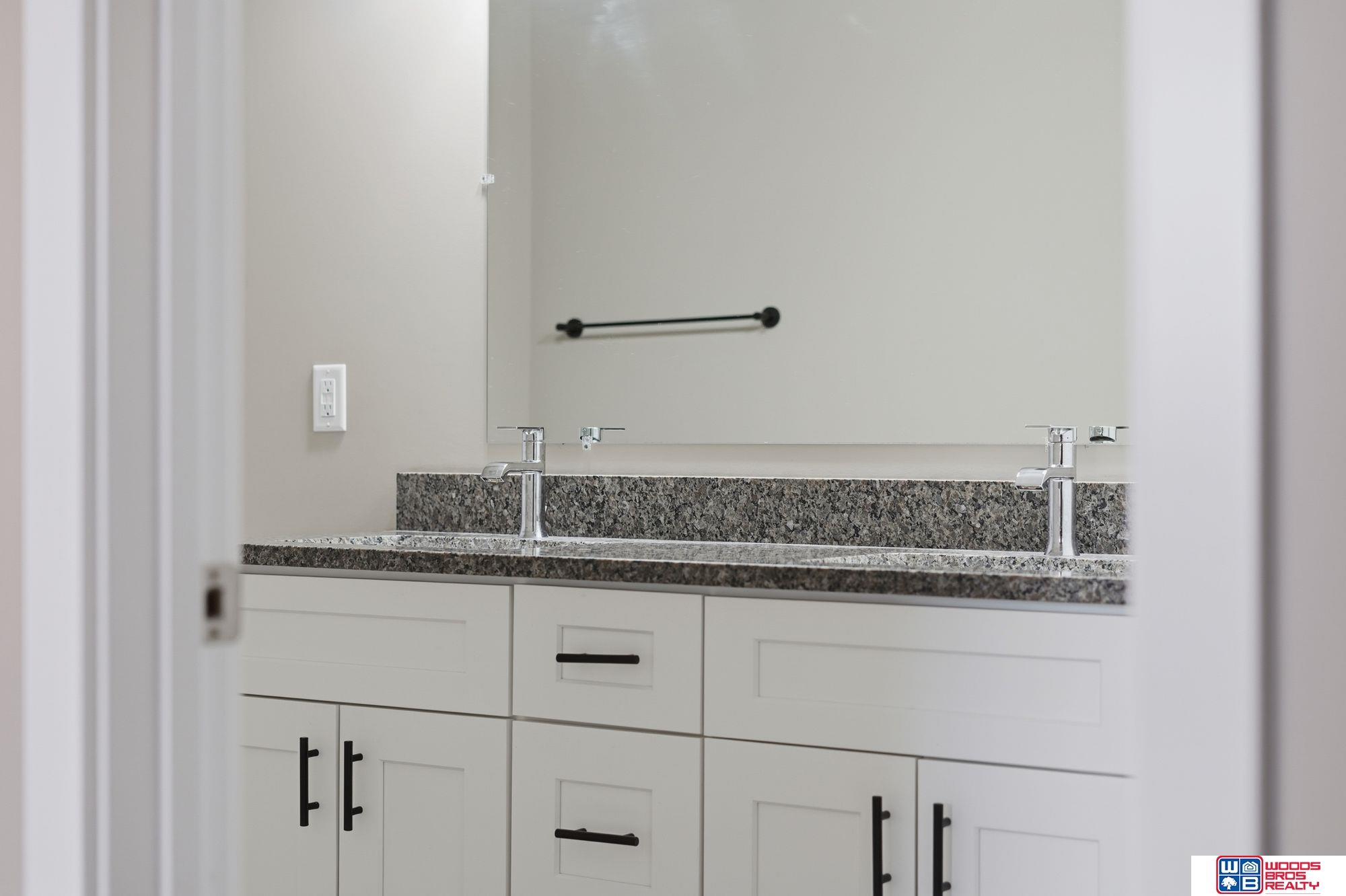 5018 W Hillsboro Drive