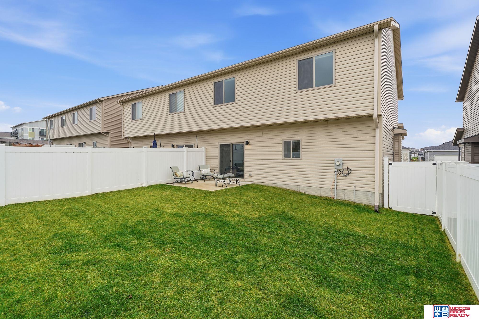 5018 W Hillsboro Drive