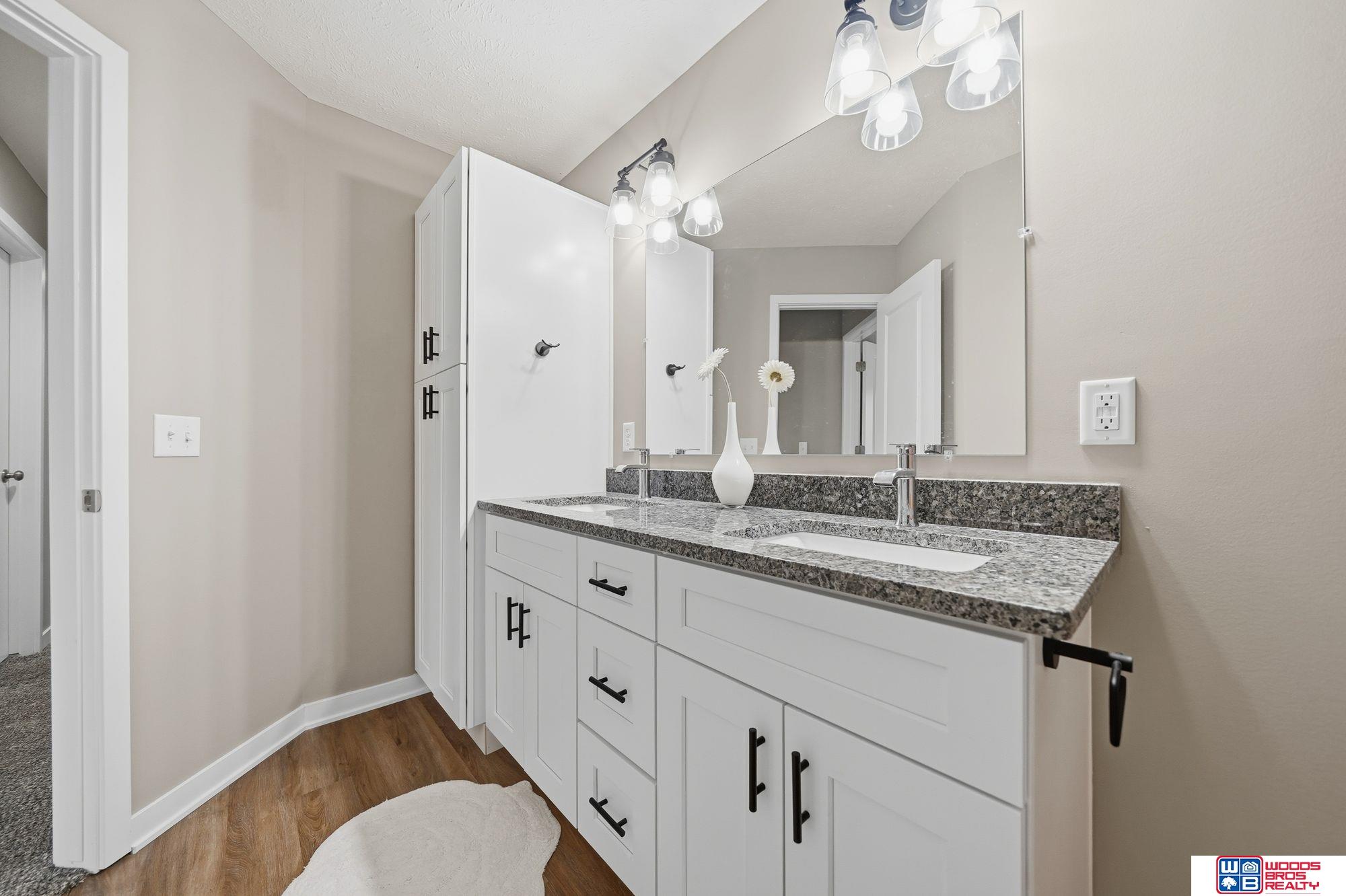 5018 W Hillsboro Drive