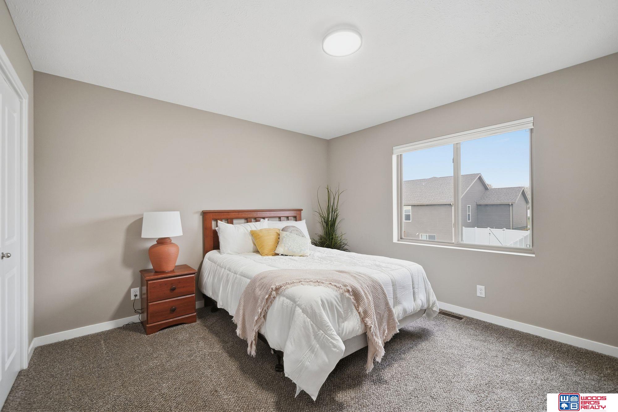 5018 W Hillsboro Drive