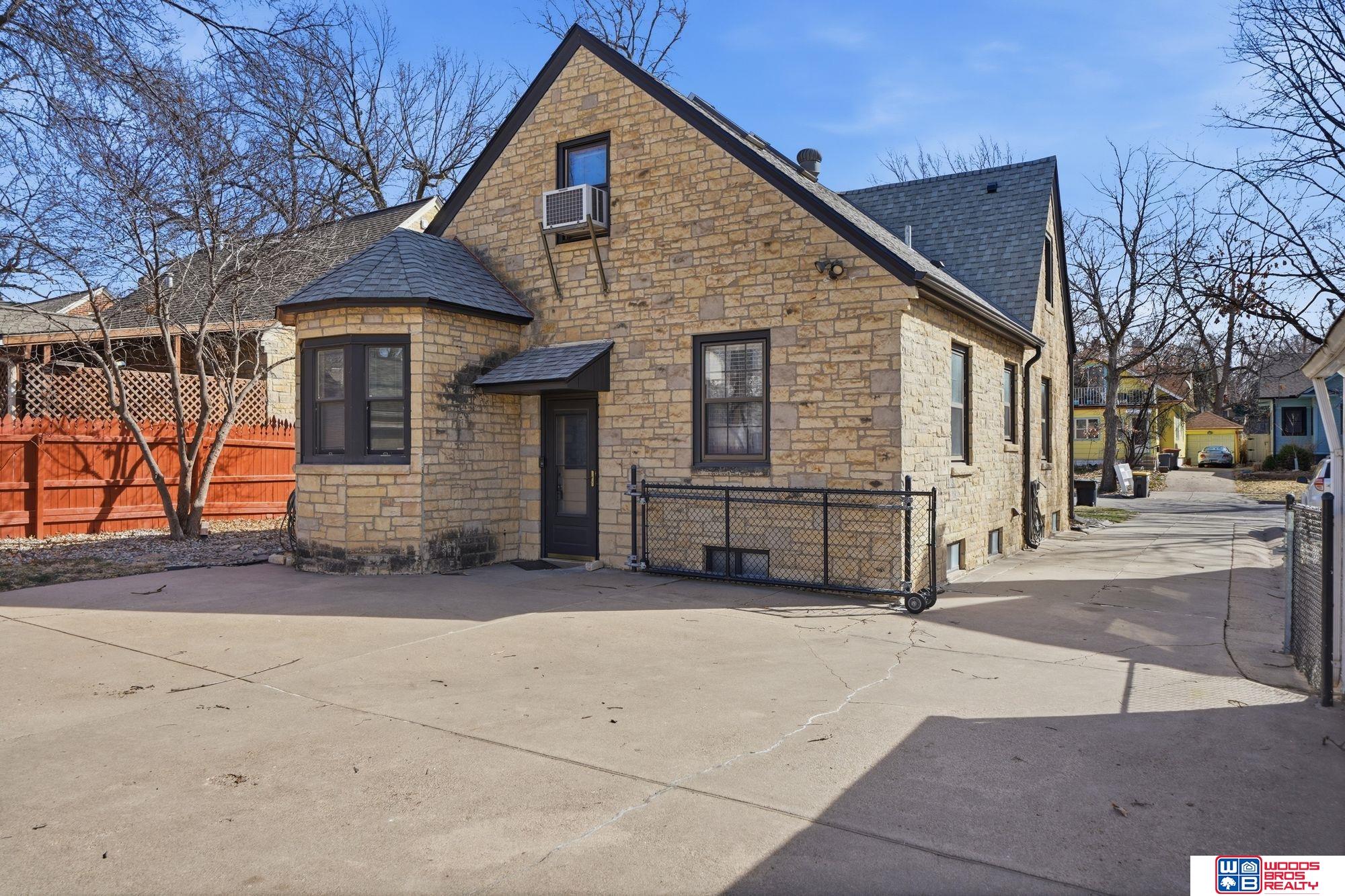 833 Elmwood Avenue