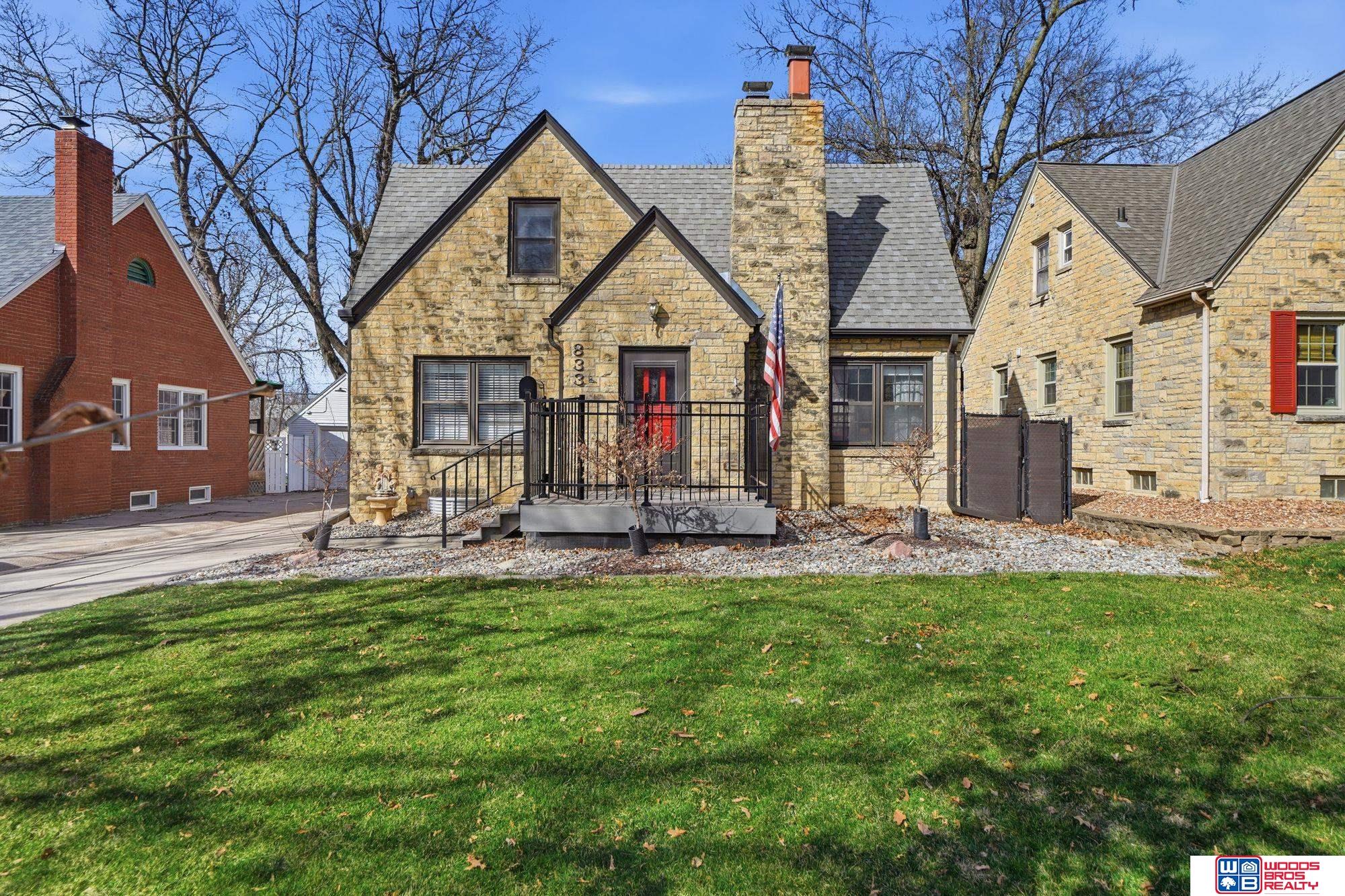 833 Elmwood Avenue