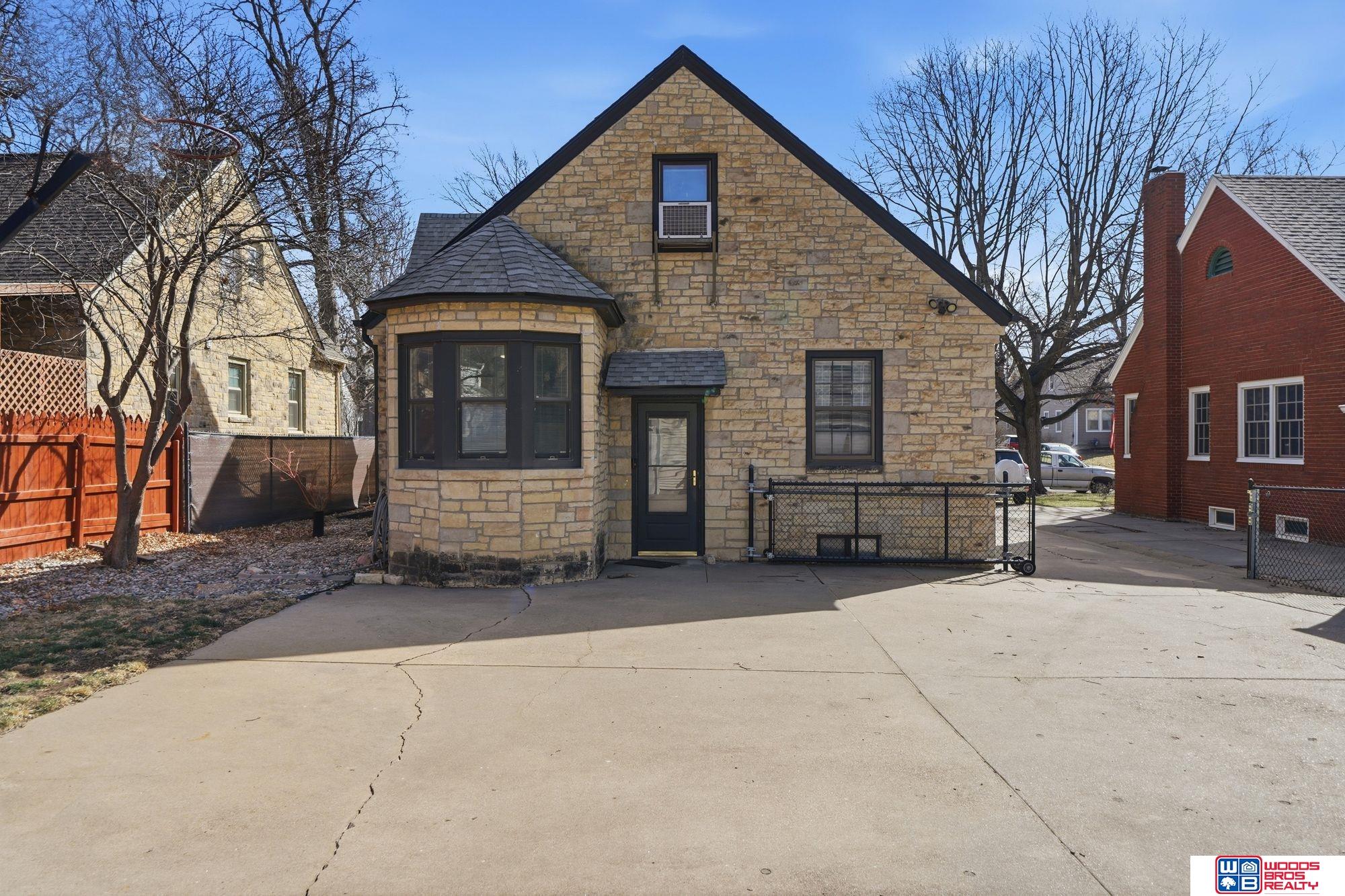 833 Elmwood Avenue