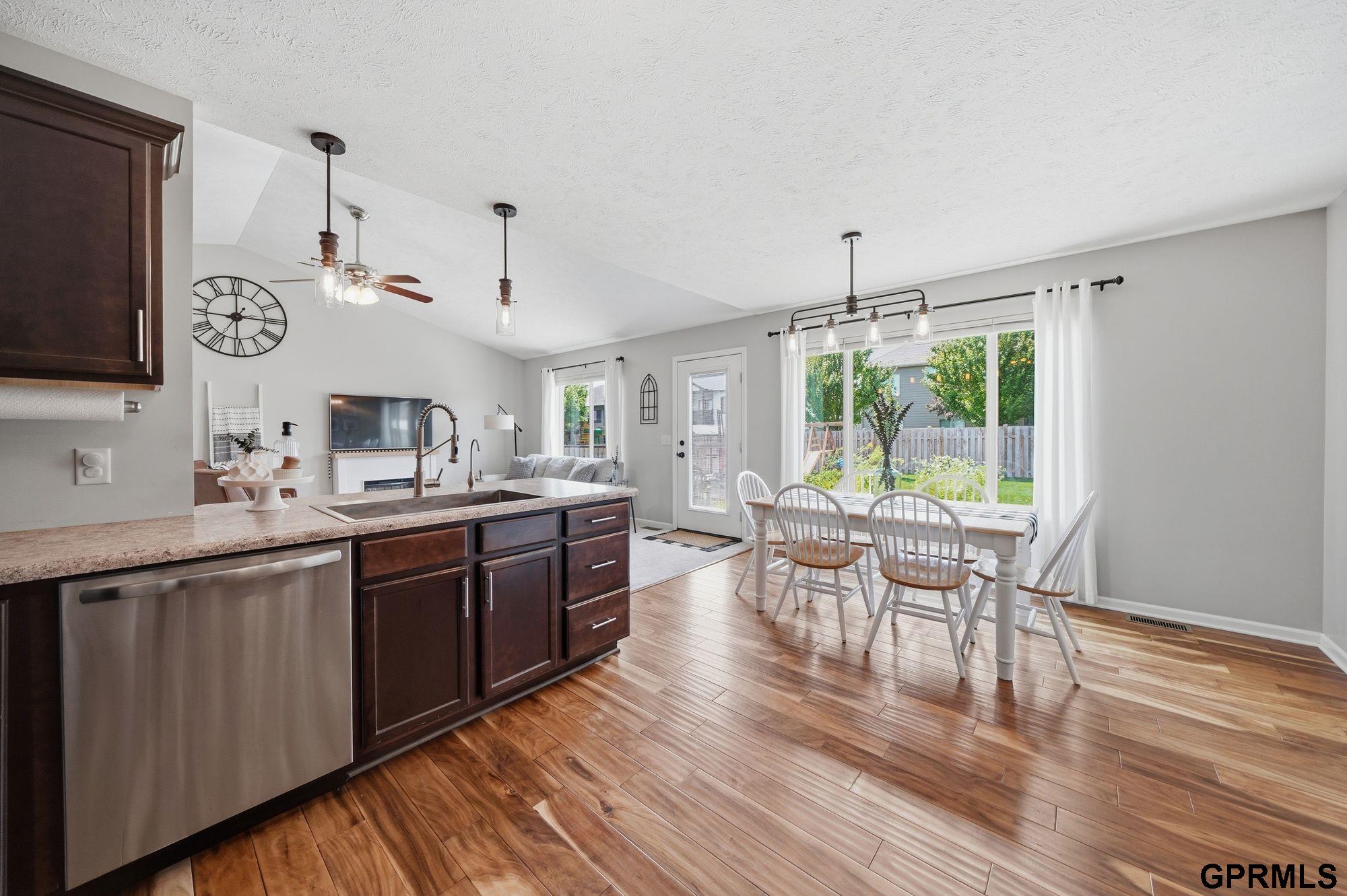 1211 Autumn Road