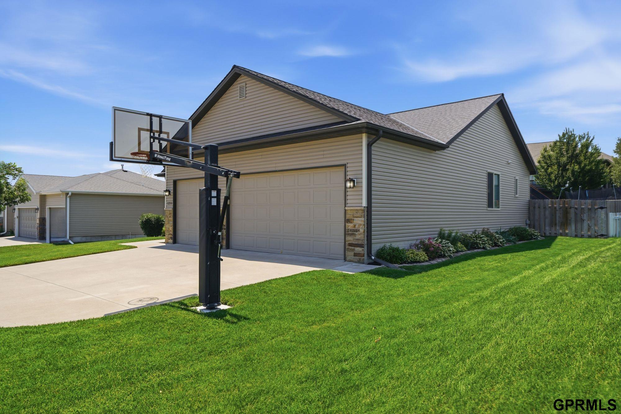 1211 Autumn Road