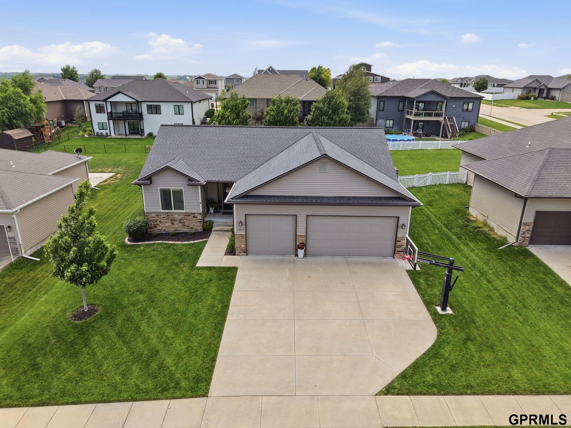 1211 Autumn Road
