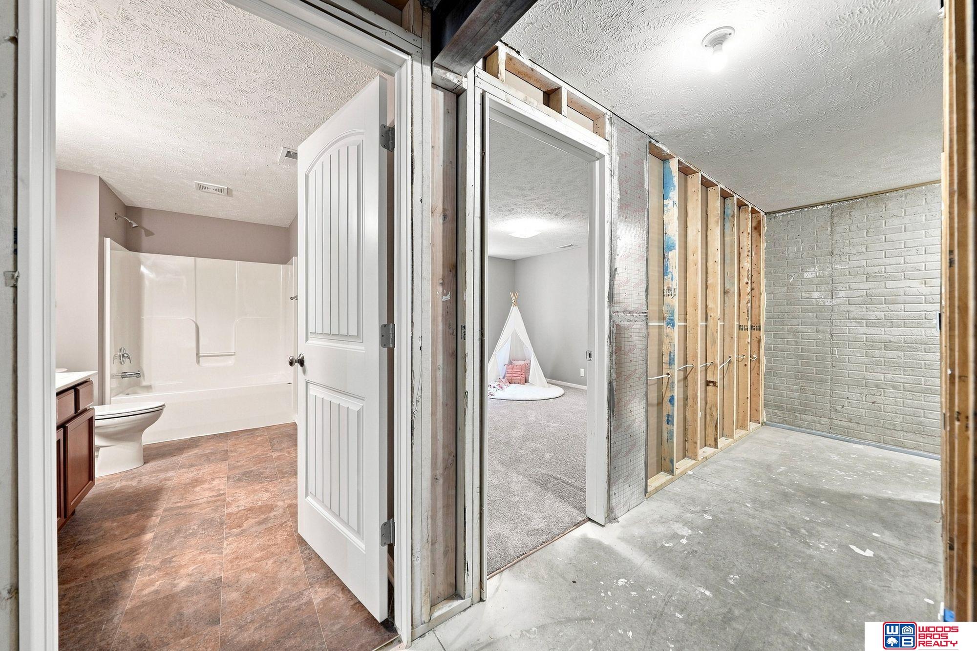2729 NW Columbine Drive