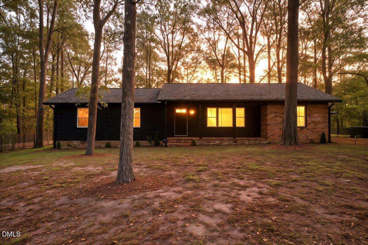 1214 E Oak Drive