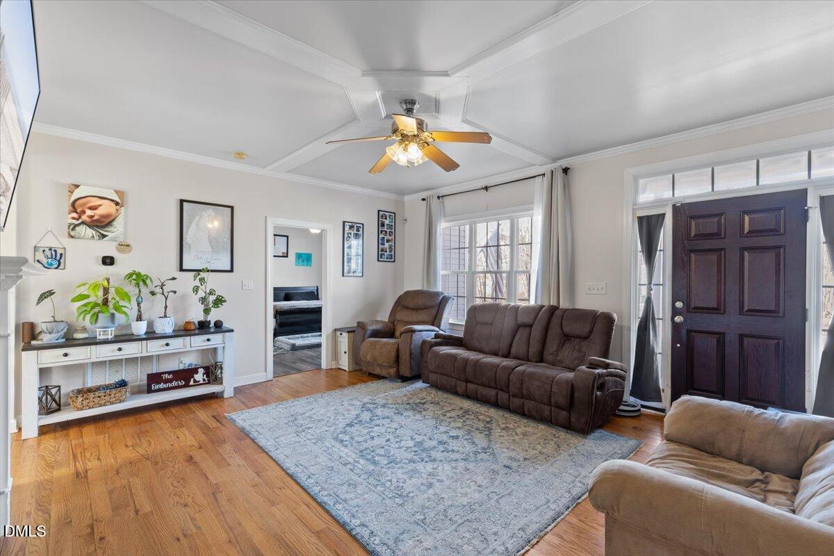 176 E Silverado Court