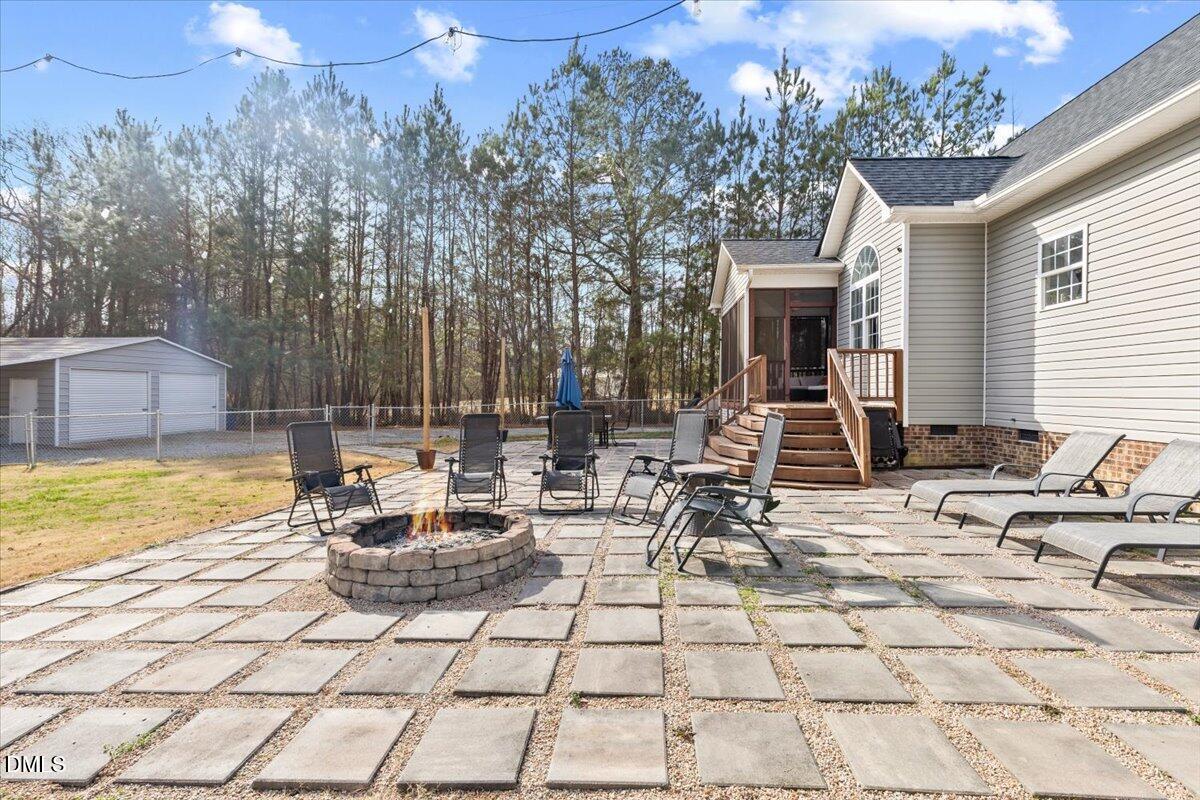 176 E Silverado Court