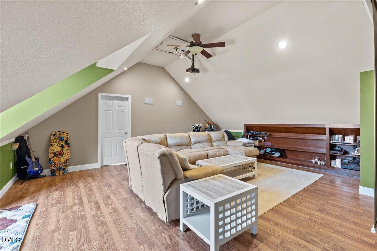 176 E Silverado Court