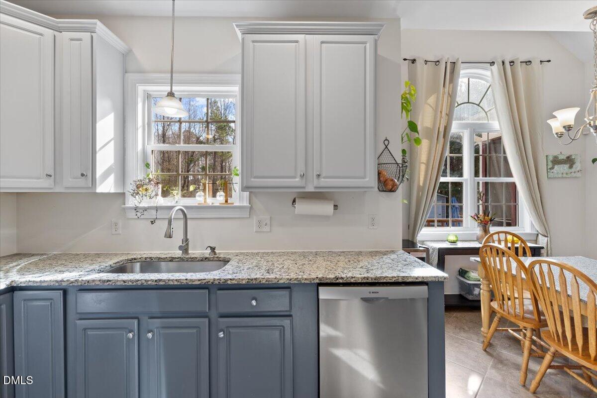 176 E Silverado Court