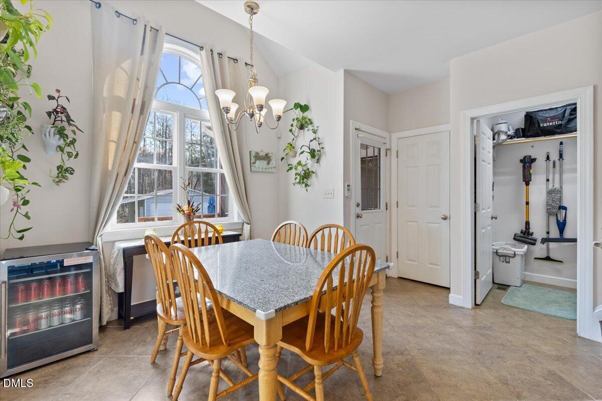 176 E Silverado Court