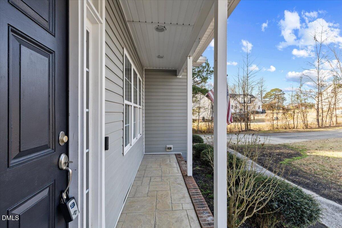 176 E Silverado Court