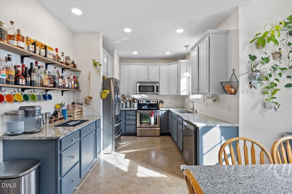 176 E Silverado Court