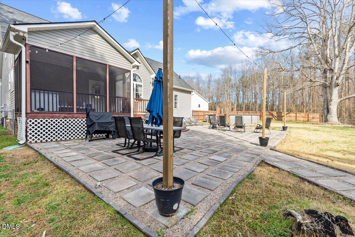 176 E Silverado Court