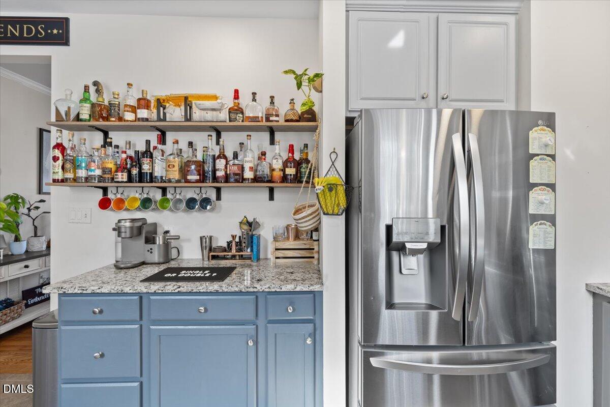 176 E Silverado Court