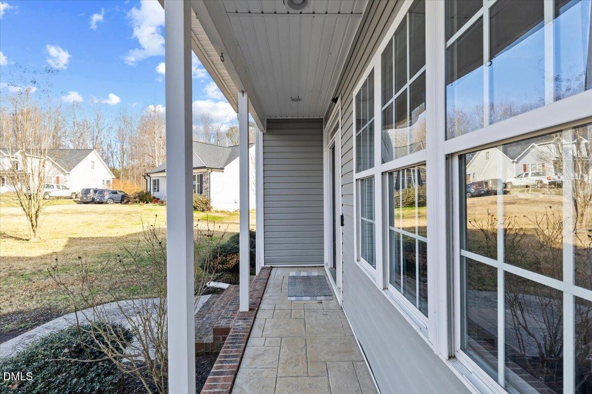 176 E Silverado Court