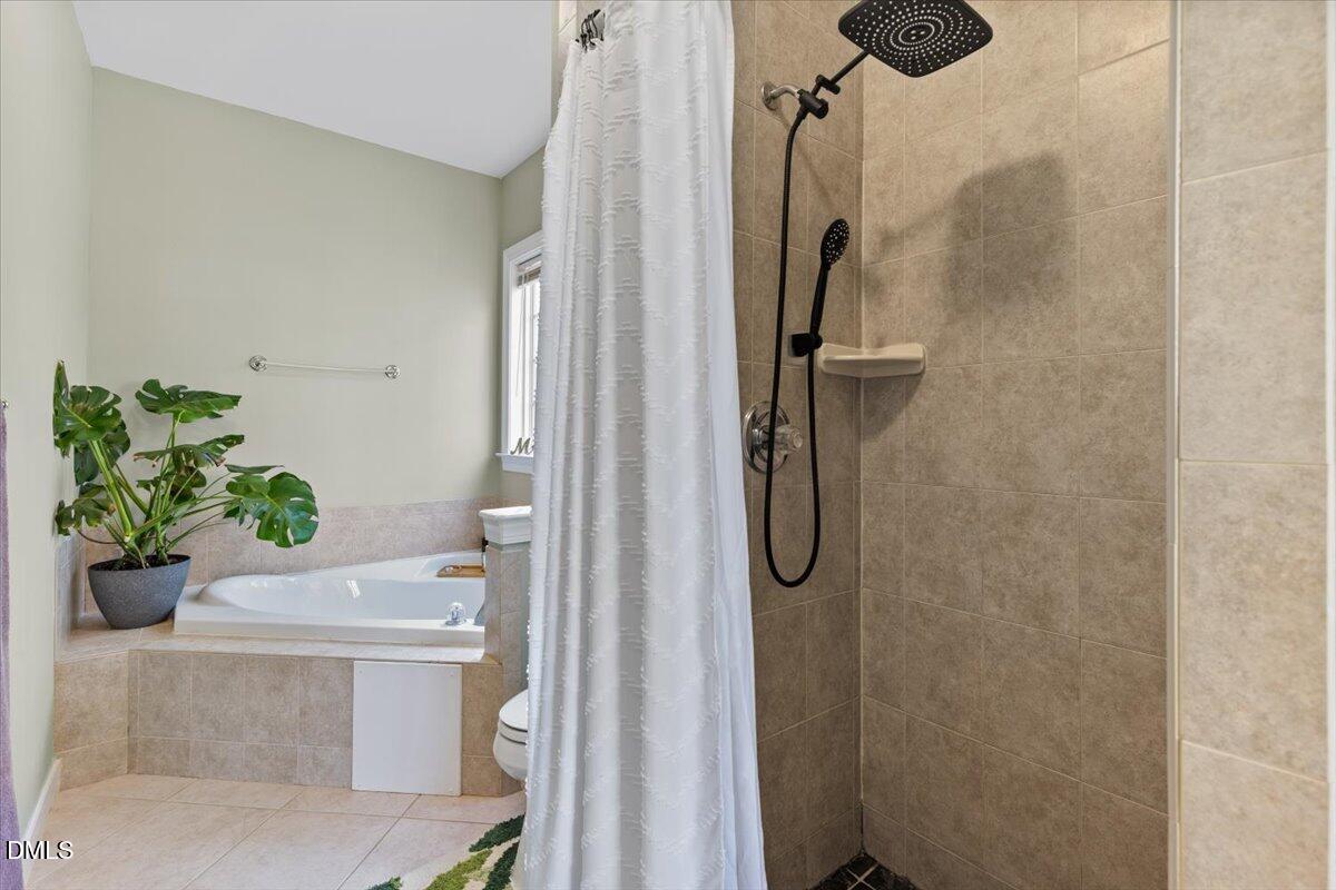 176 E Silverado Court