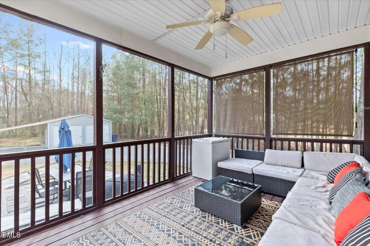 176 E Silverado Court