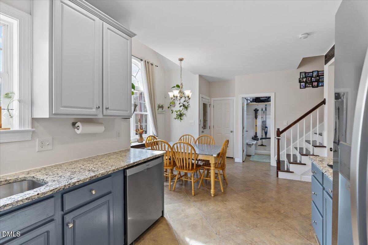 176 E Silverado Court